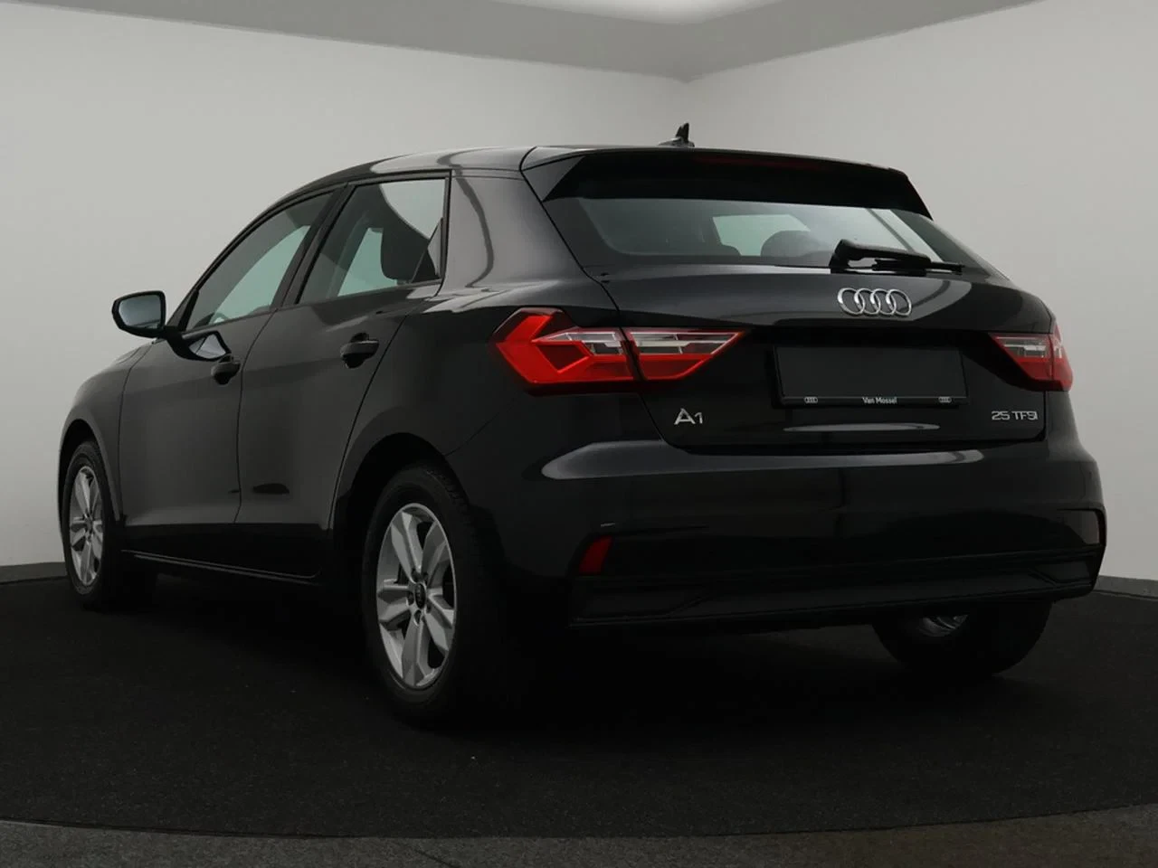 Audi-A1 Sportback-image-1