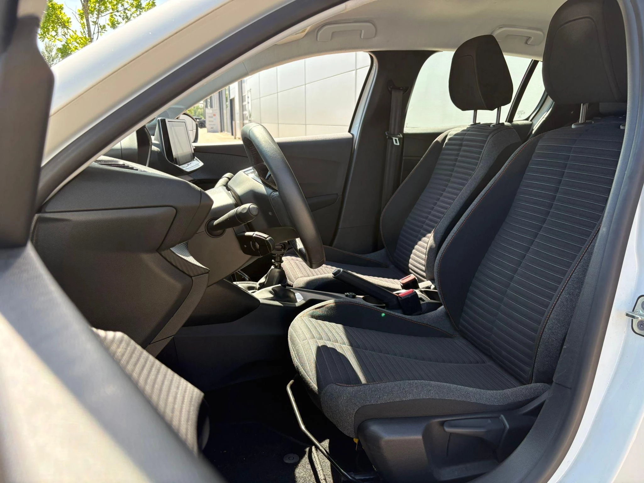 Peugeot-208-image-17