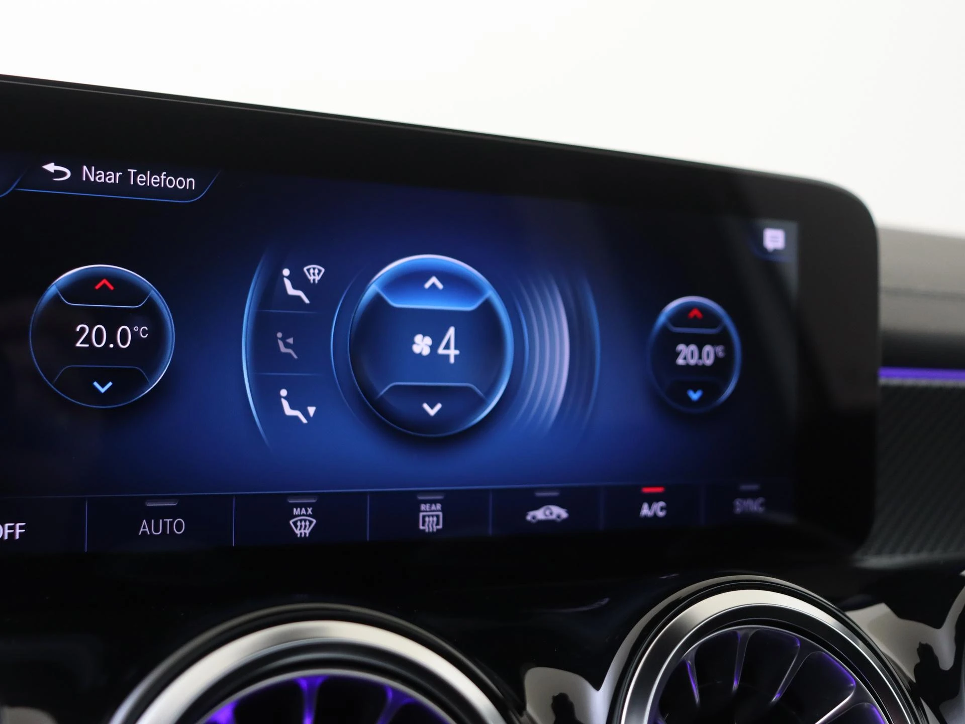 Mercedes-Benz-GLB-image-22