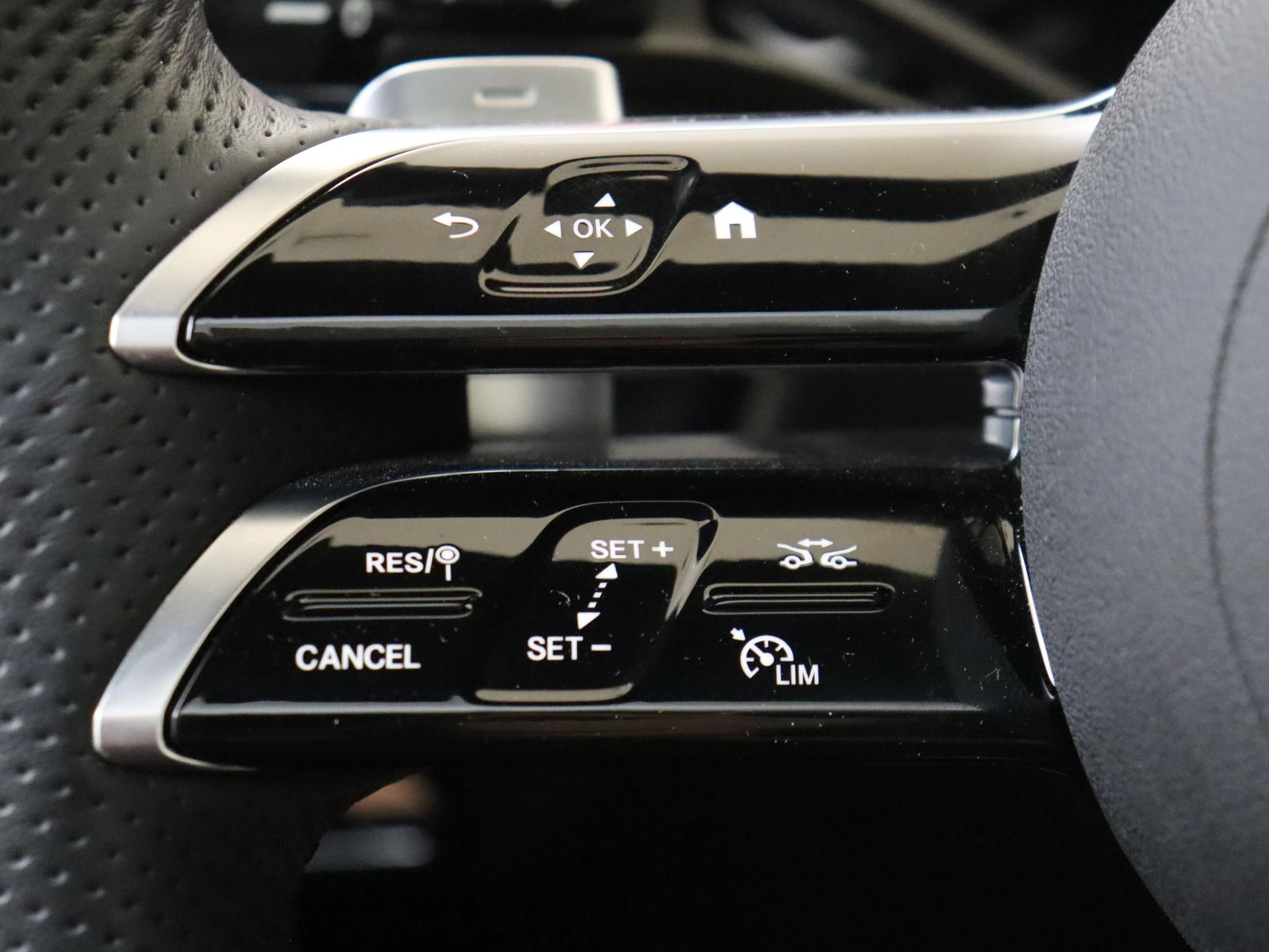 Mercedes-Benz-E-Klasse-image-12