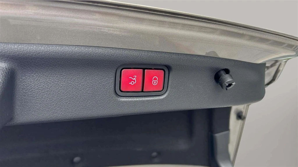 Mercedes-Benz-C-Klasse-image-26