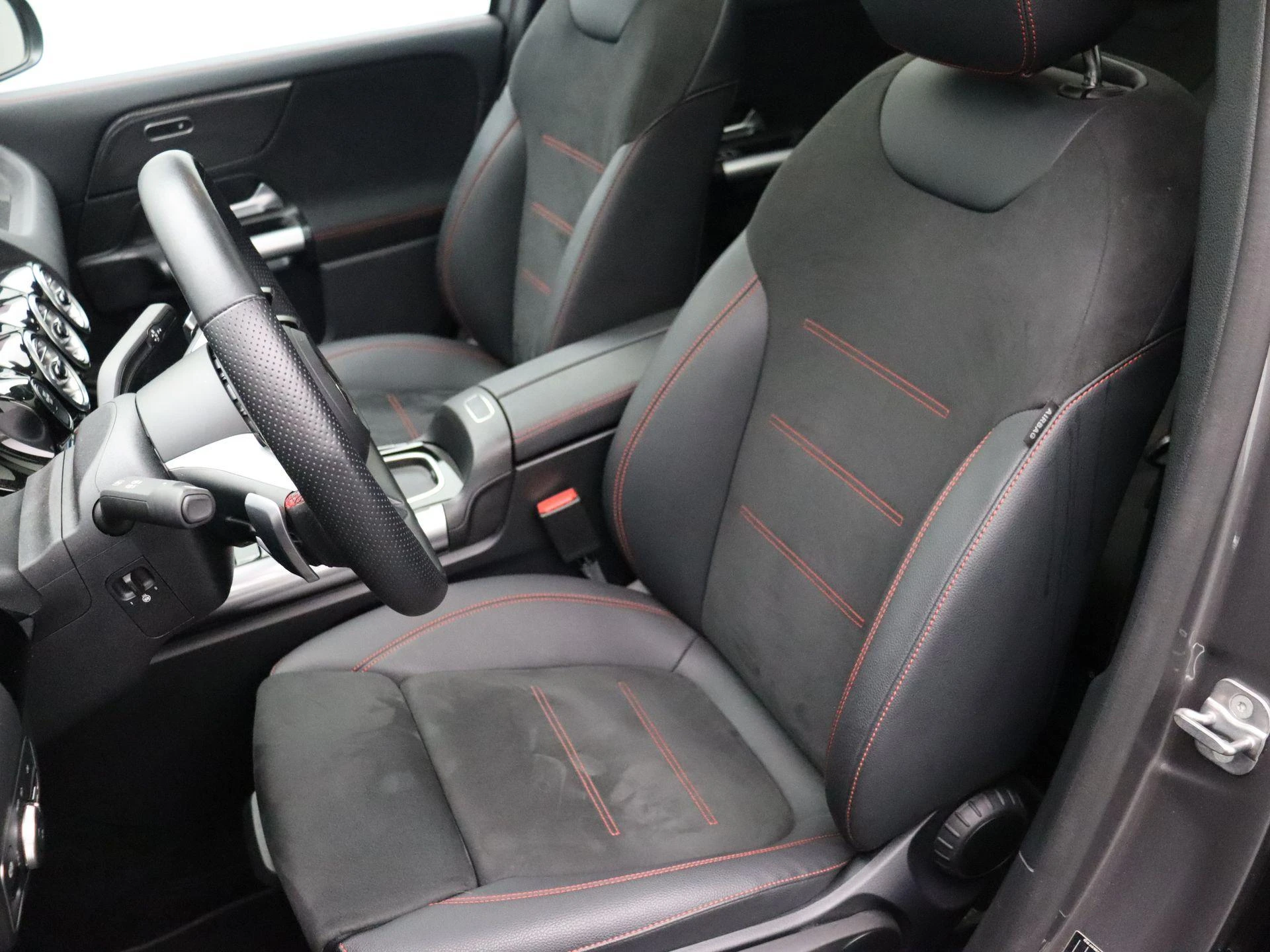 Mercedes-Benz-GLA-image-15