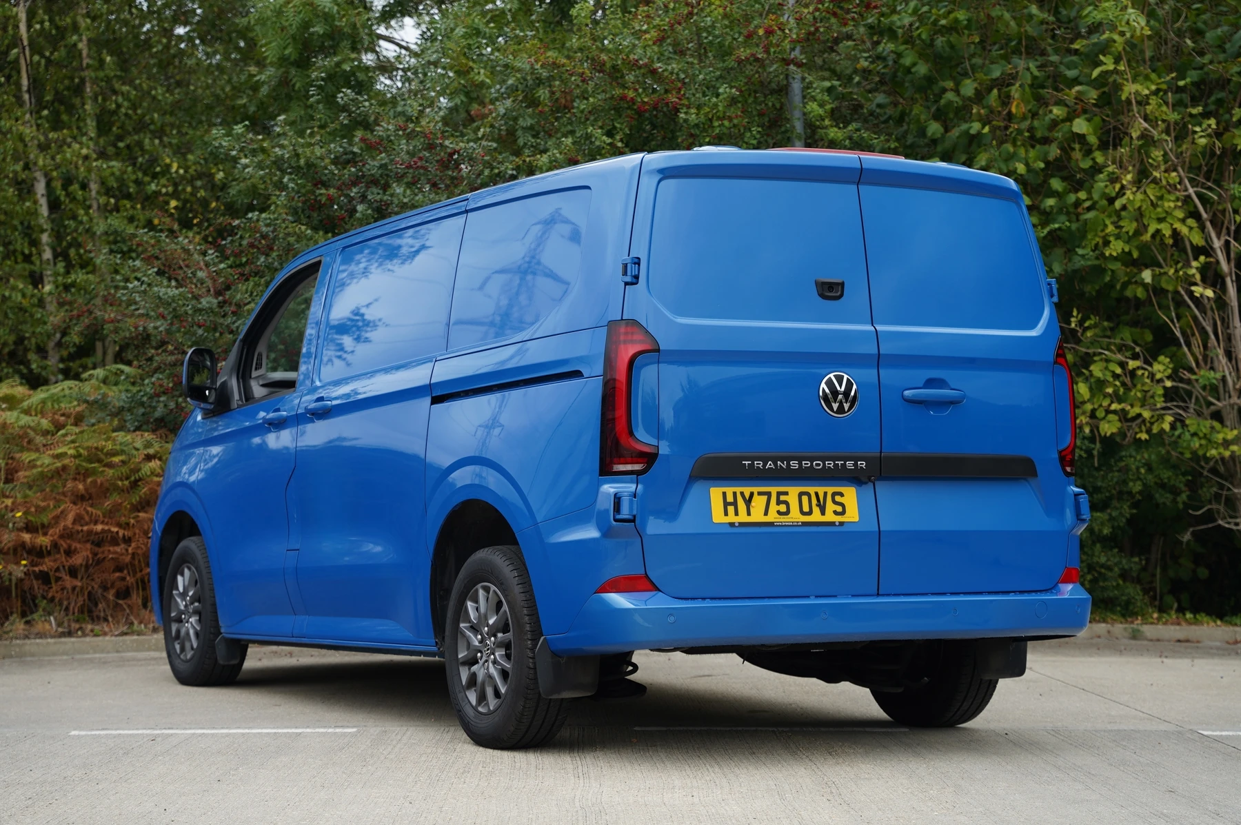 Volkswagen-Transporter-image-2