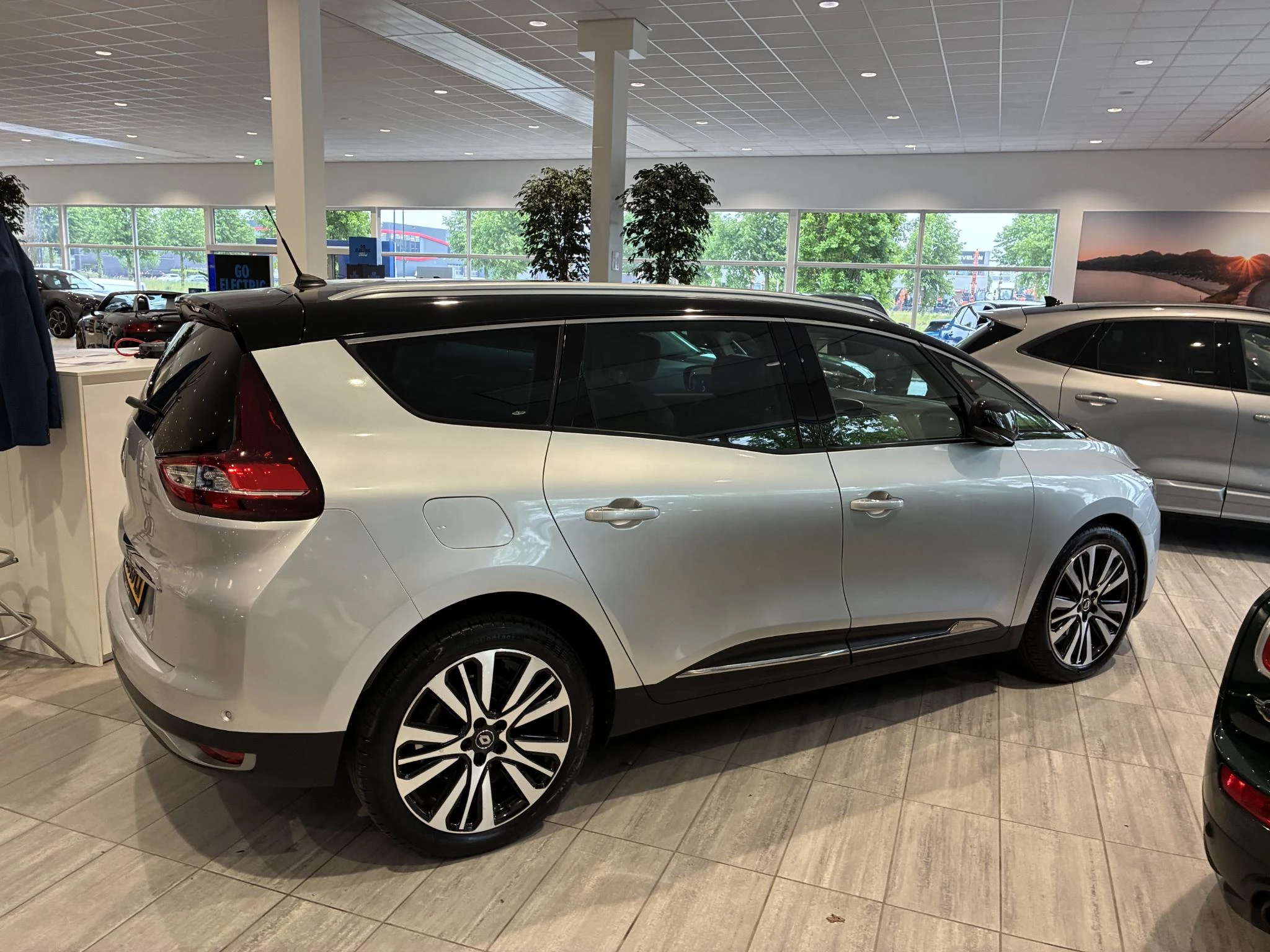 Renault-Grand Scénic-image-5