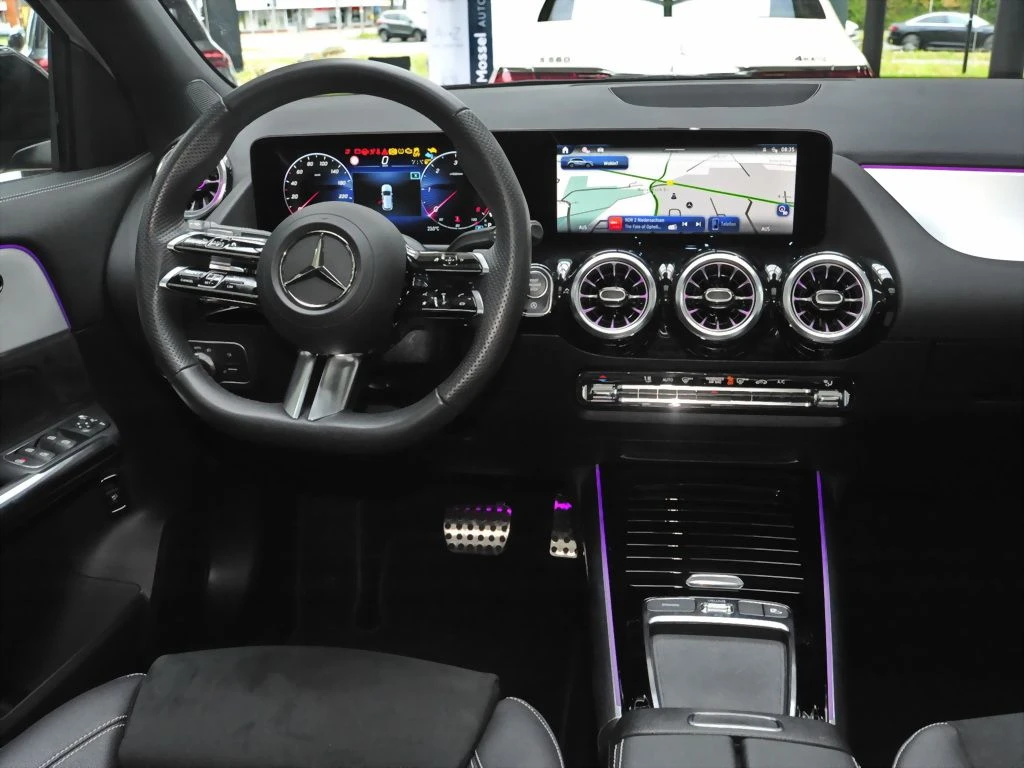 Mercedes-Benz-GLA 200 d-image-9