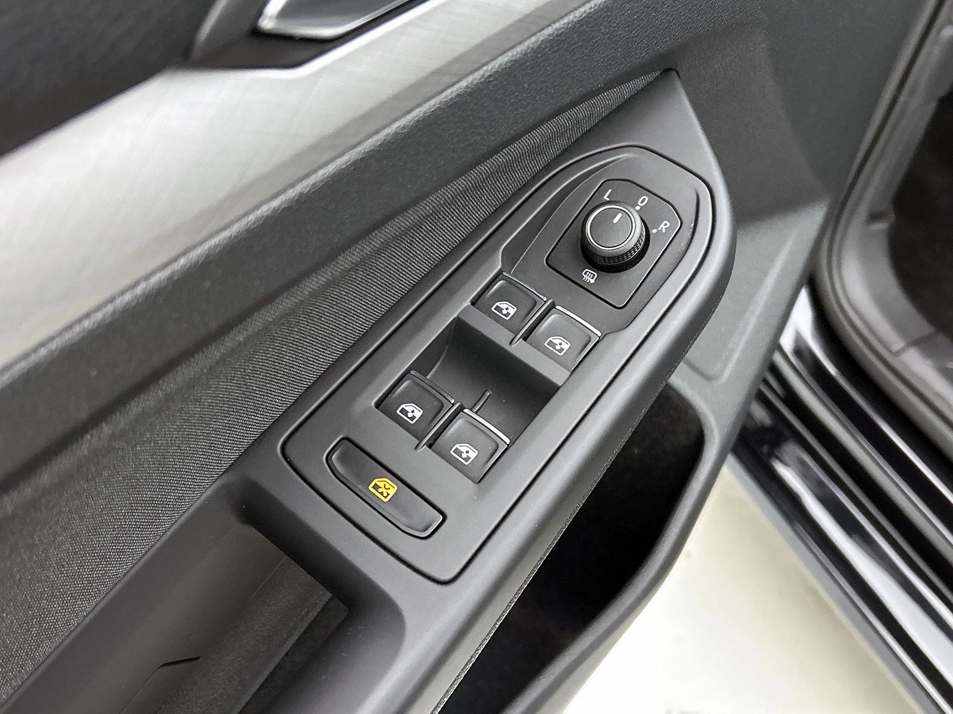 Volkswagen-Golf-image-26