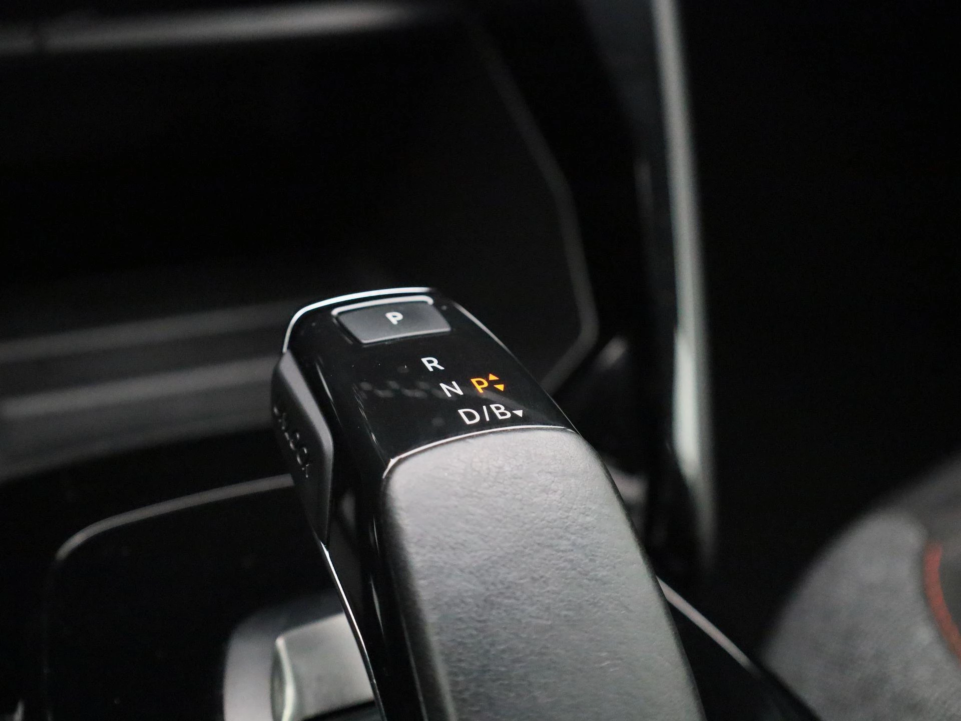 Peugeot-e-208-image-19