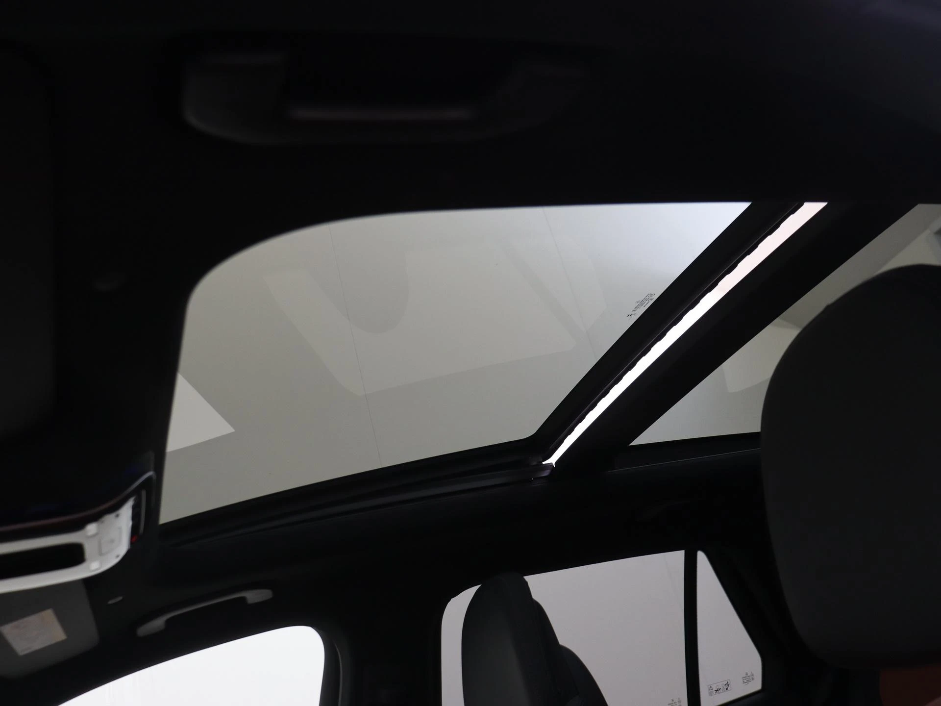 Mercedes-Benz-GLC-image-27