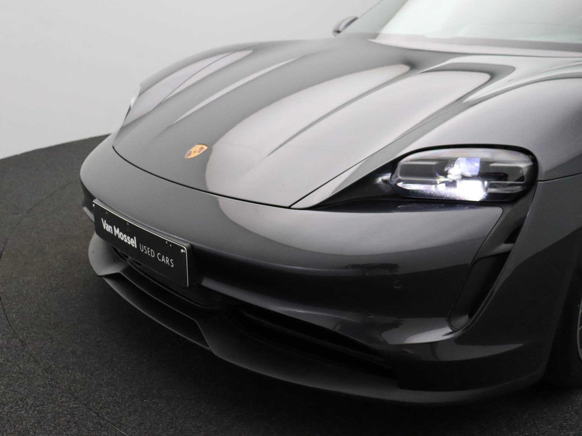Porsche-Taycan-image-34