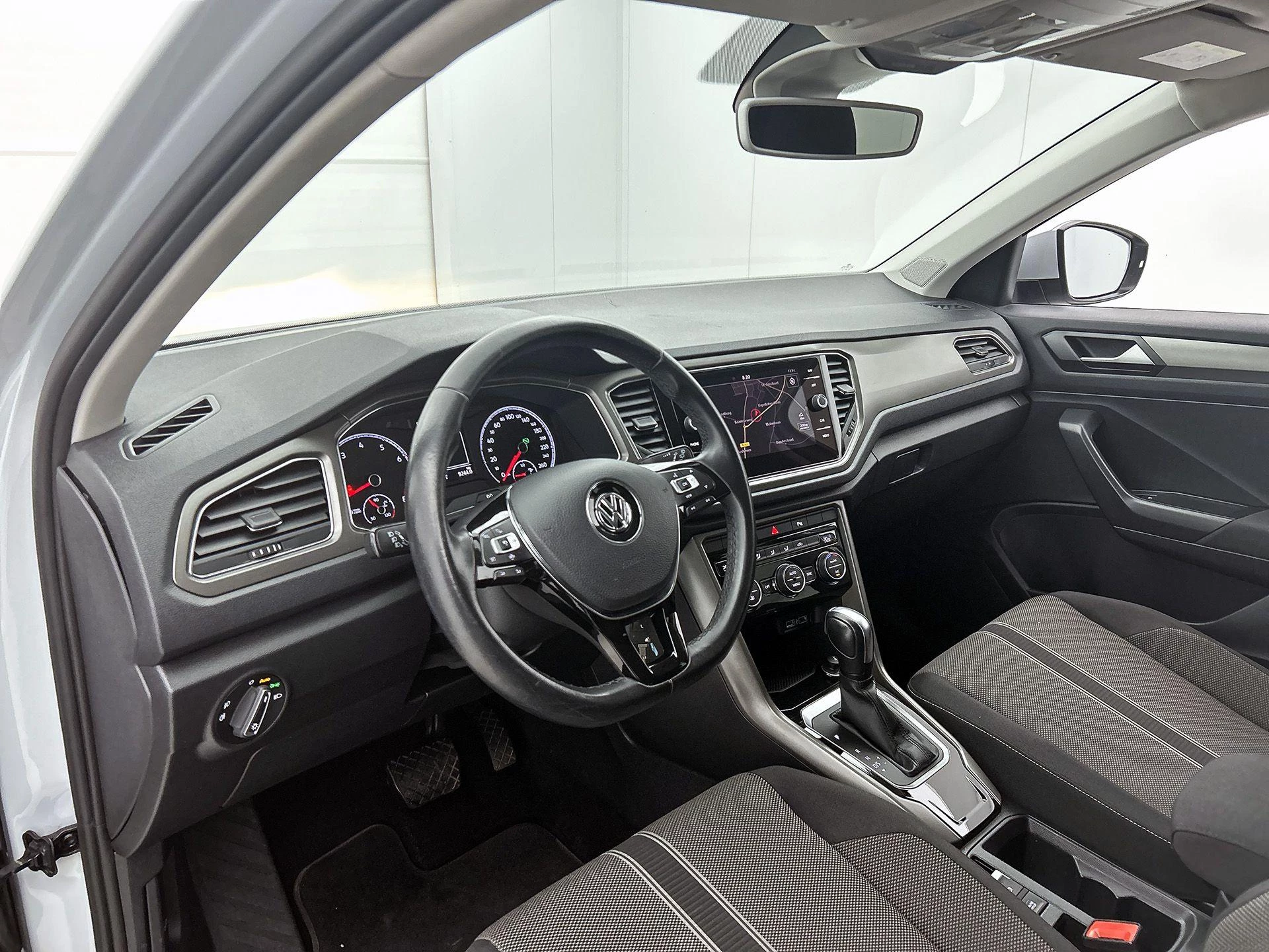 Volkswagen-T-Roc-image-20