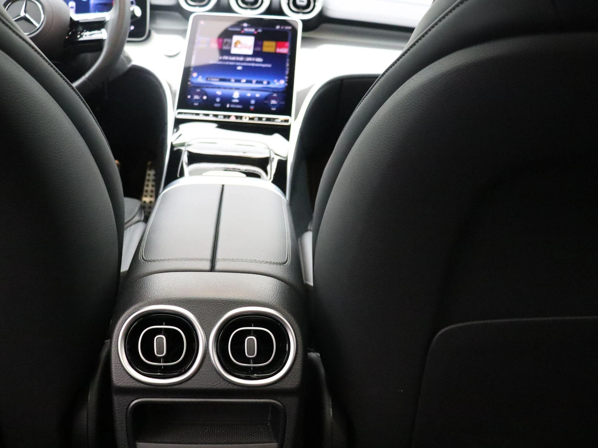 Mercedes-Benz-C-Klasse-image-18