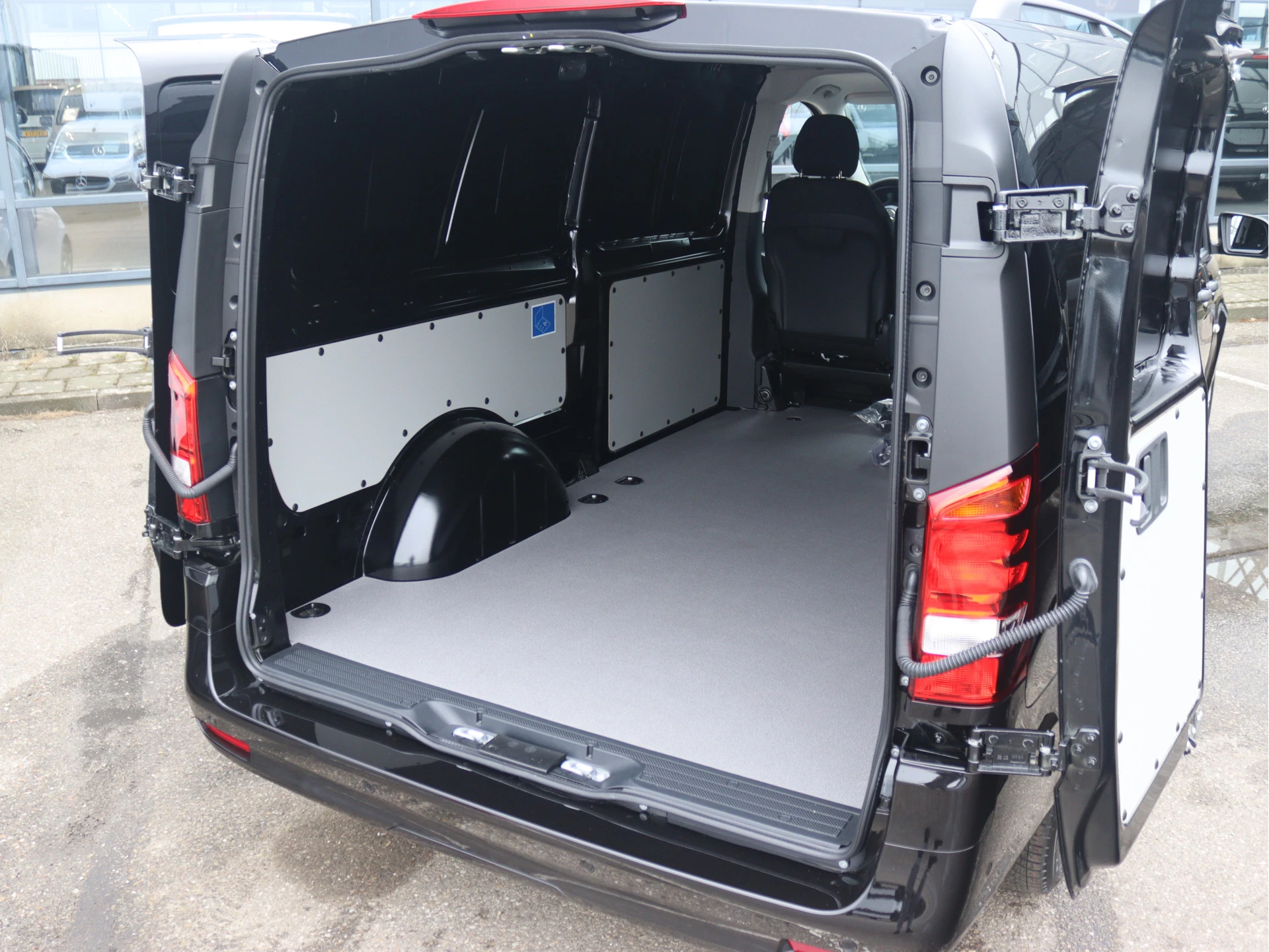 Mercedes-Benz-eVito-image-3