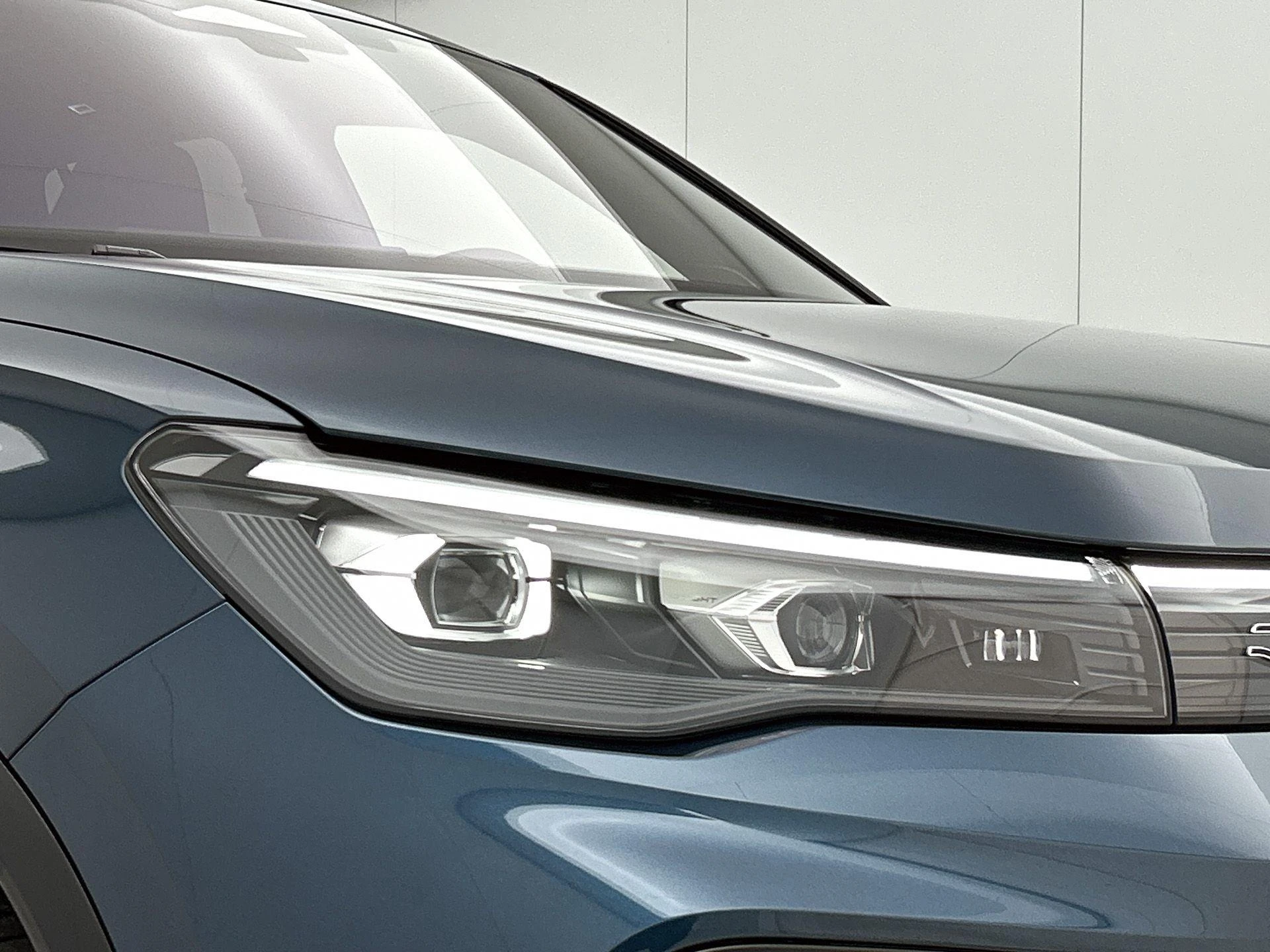 Volkswagen-Tiguan-image-22