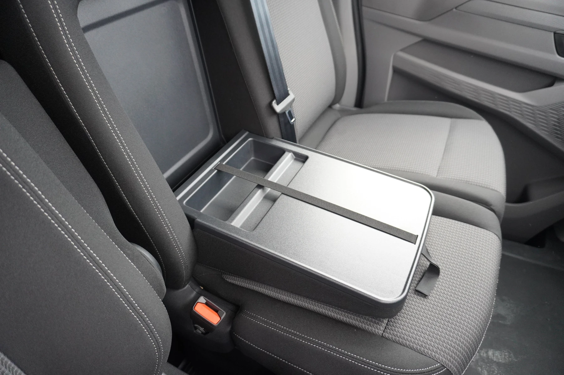 Volkswagen-Transporter-image-9
