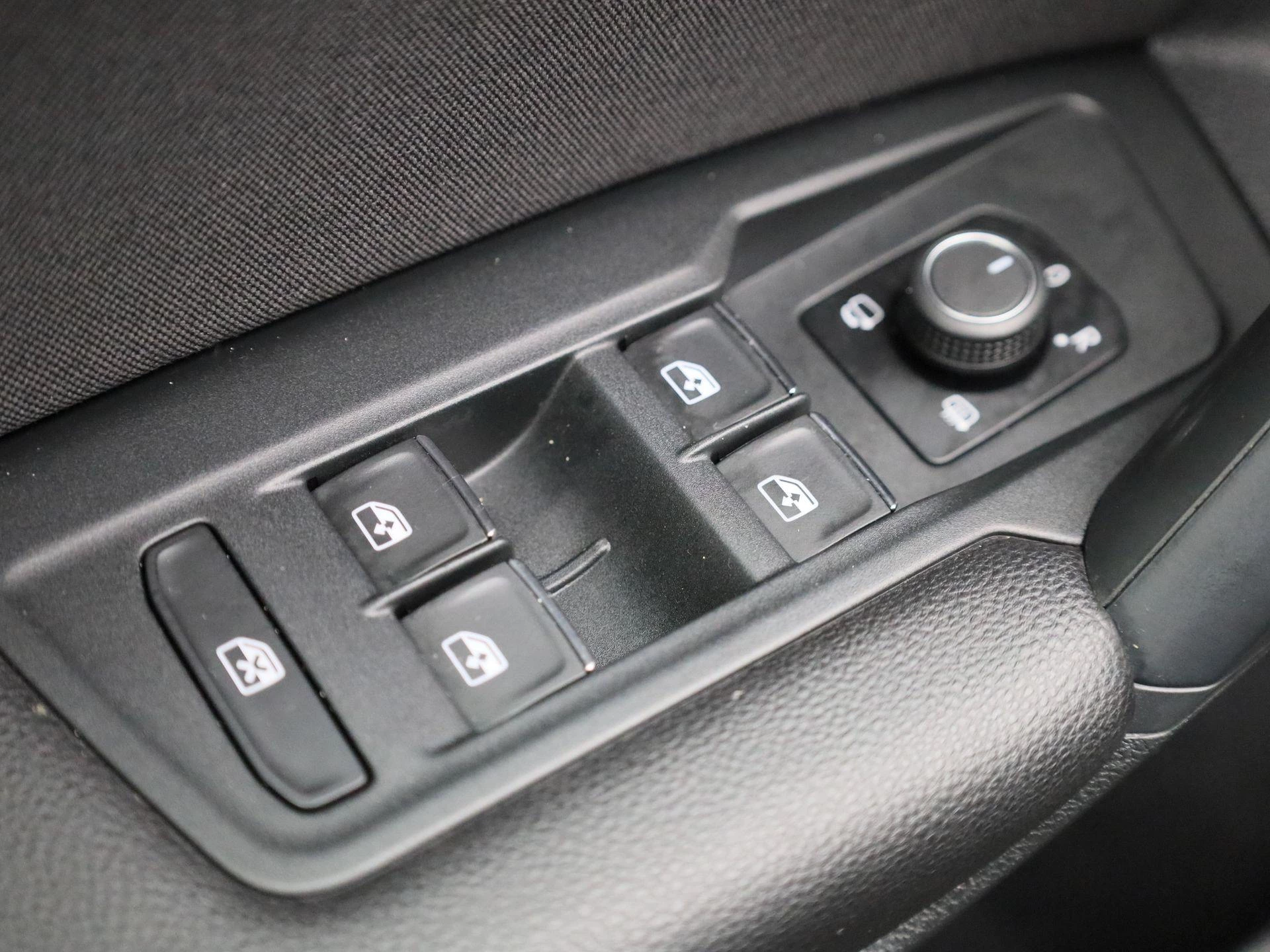 Volkswagen-Tiguan-image-33