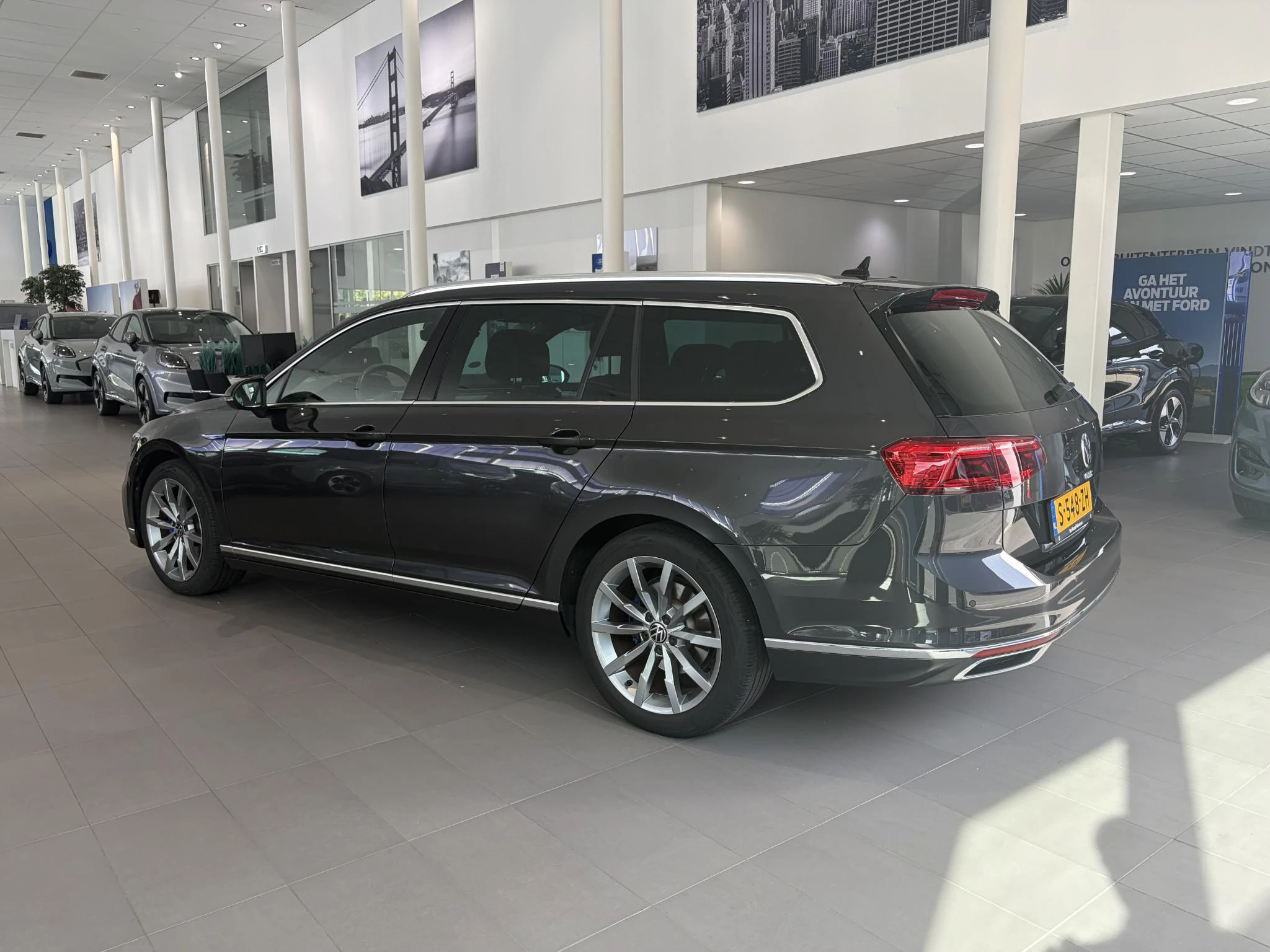 Volkswagen-Passat-image-2