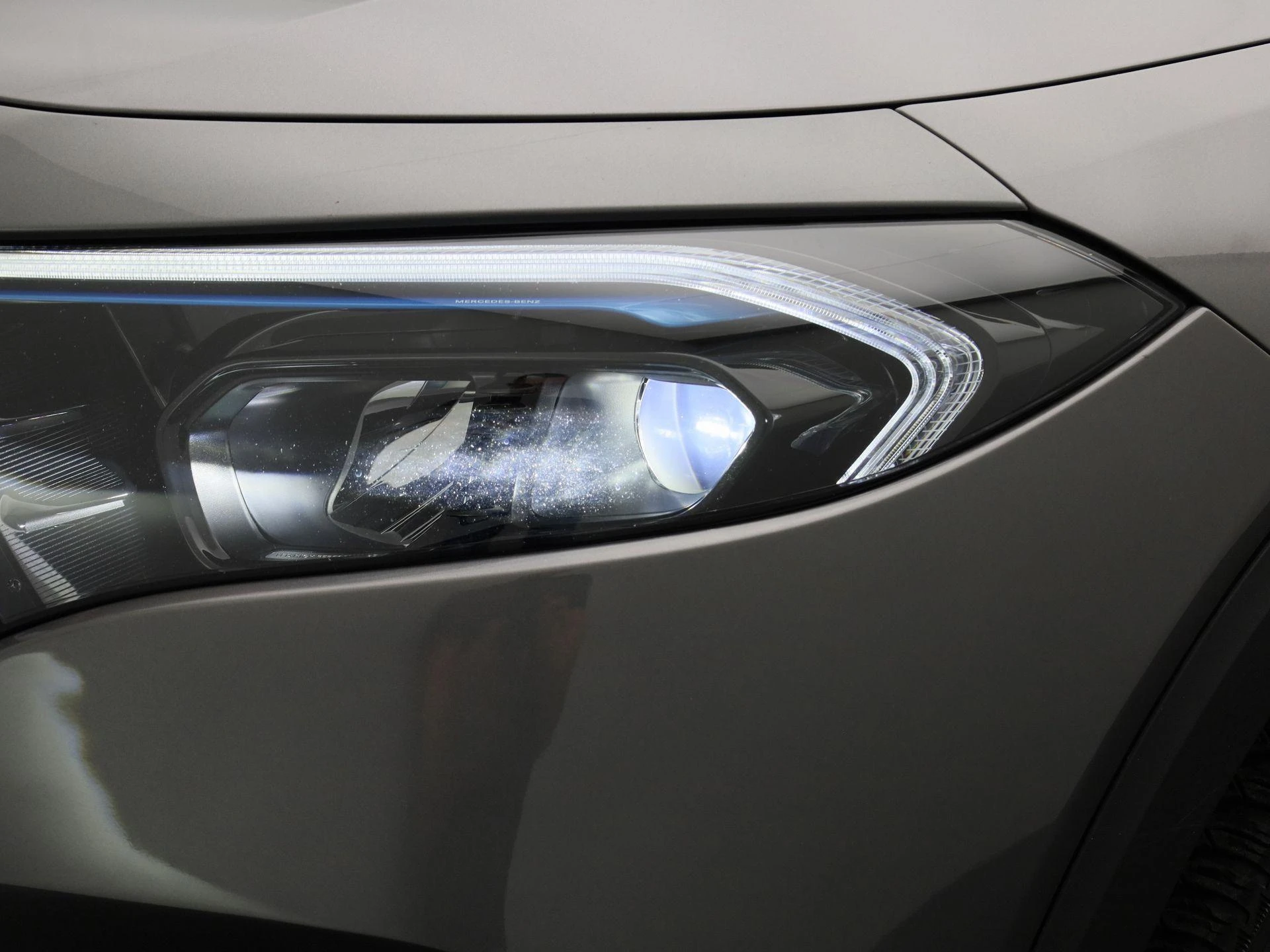 Mercedes-Benz-EQB-image-15