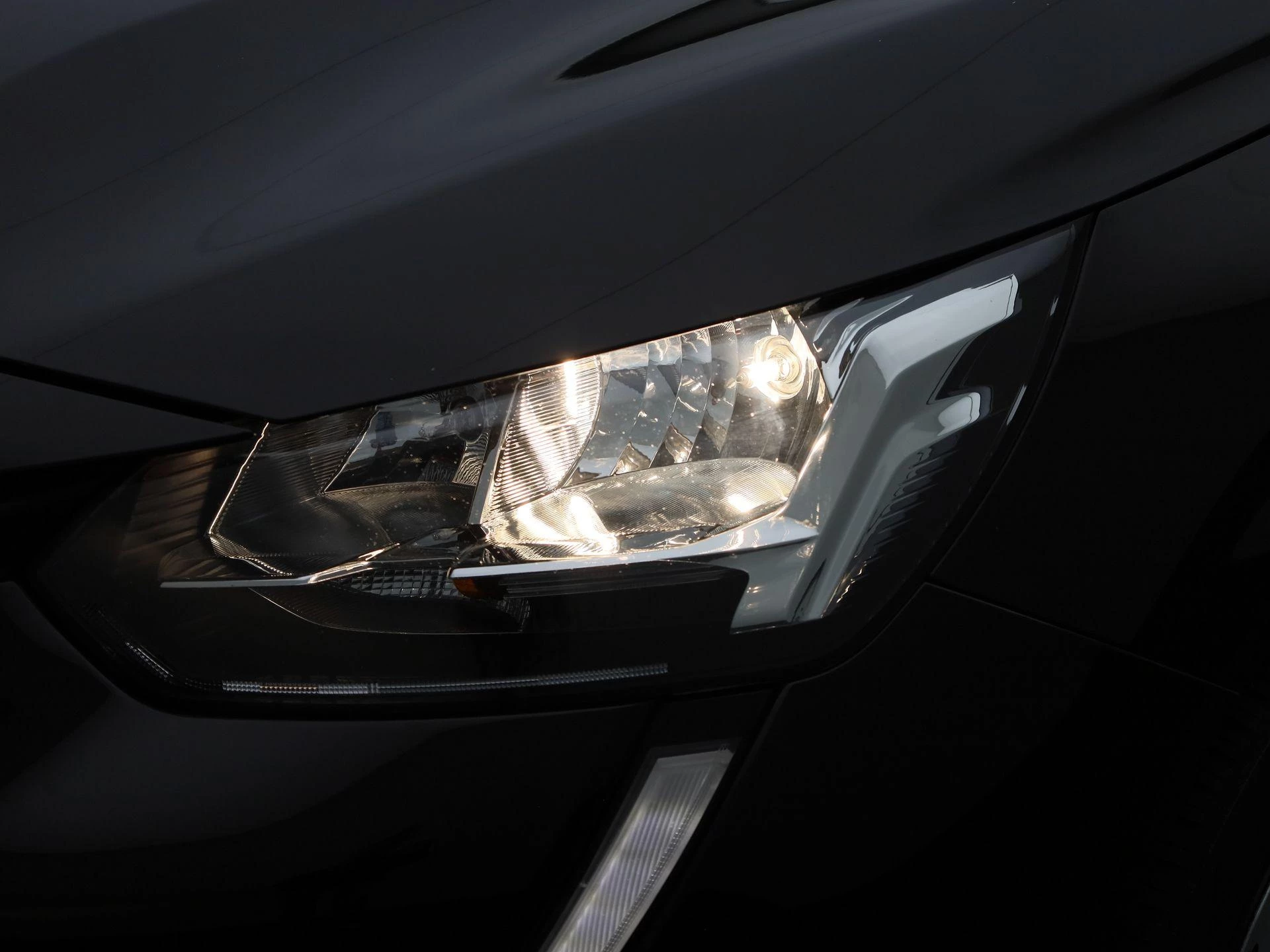 Peugeot-208-image-12