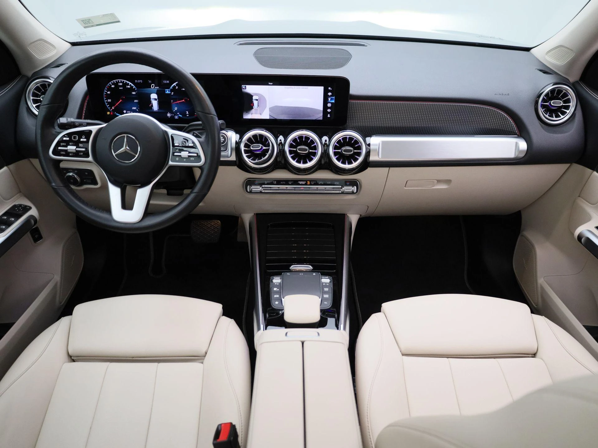 Mercedes-Benz-GLB-image-7
