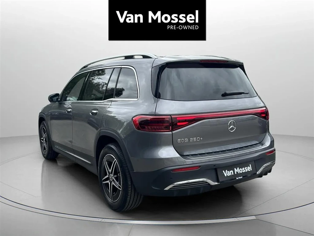 Mercedes-Benz-EQB-image-6