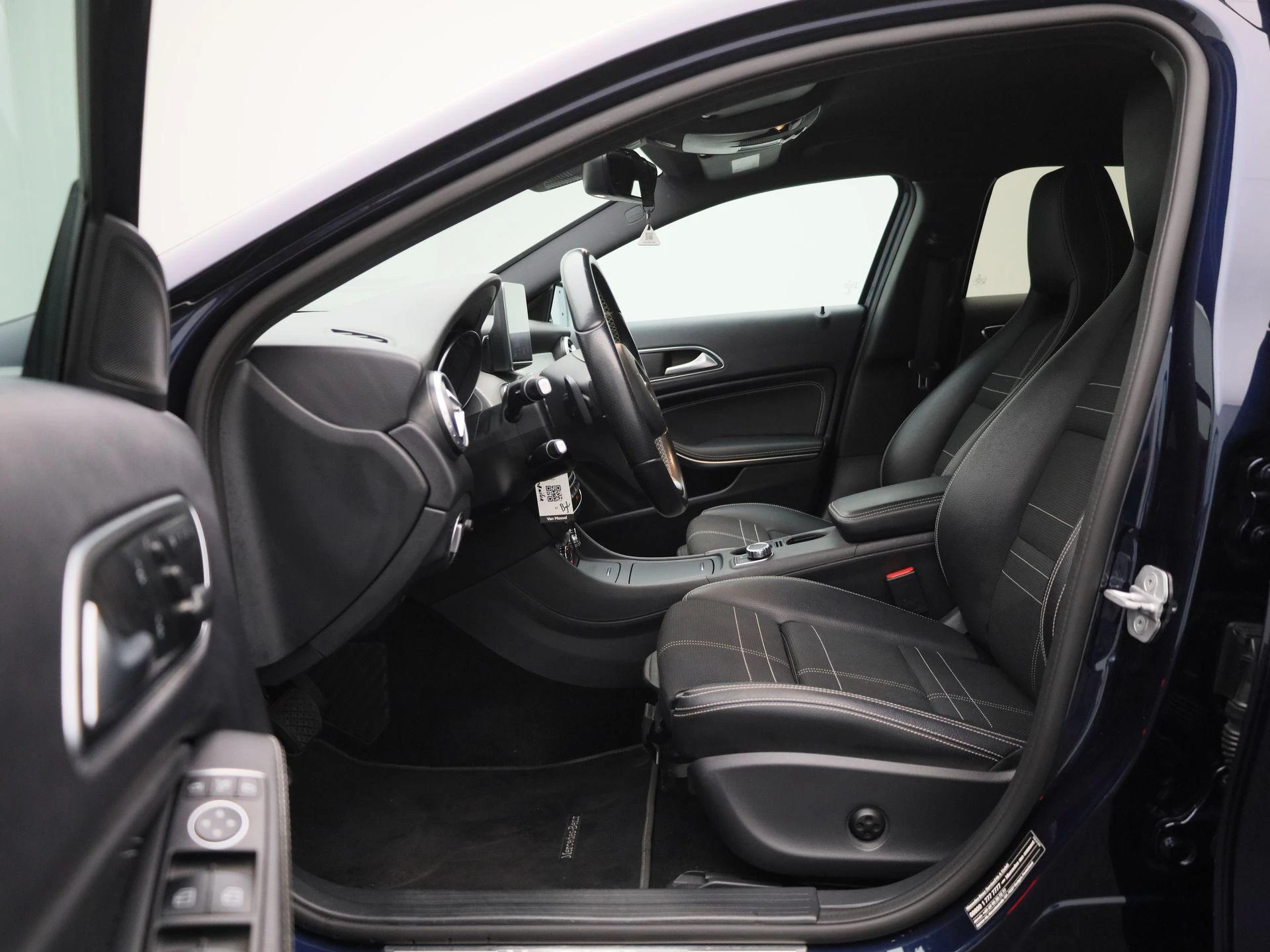 Mercedes-Benz-GLA-image-10