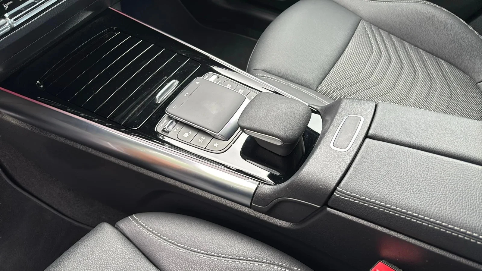 Mercedes-Benz-EQA-image-10