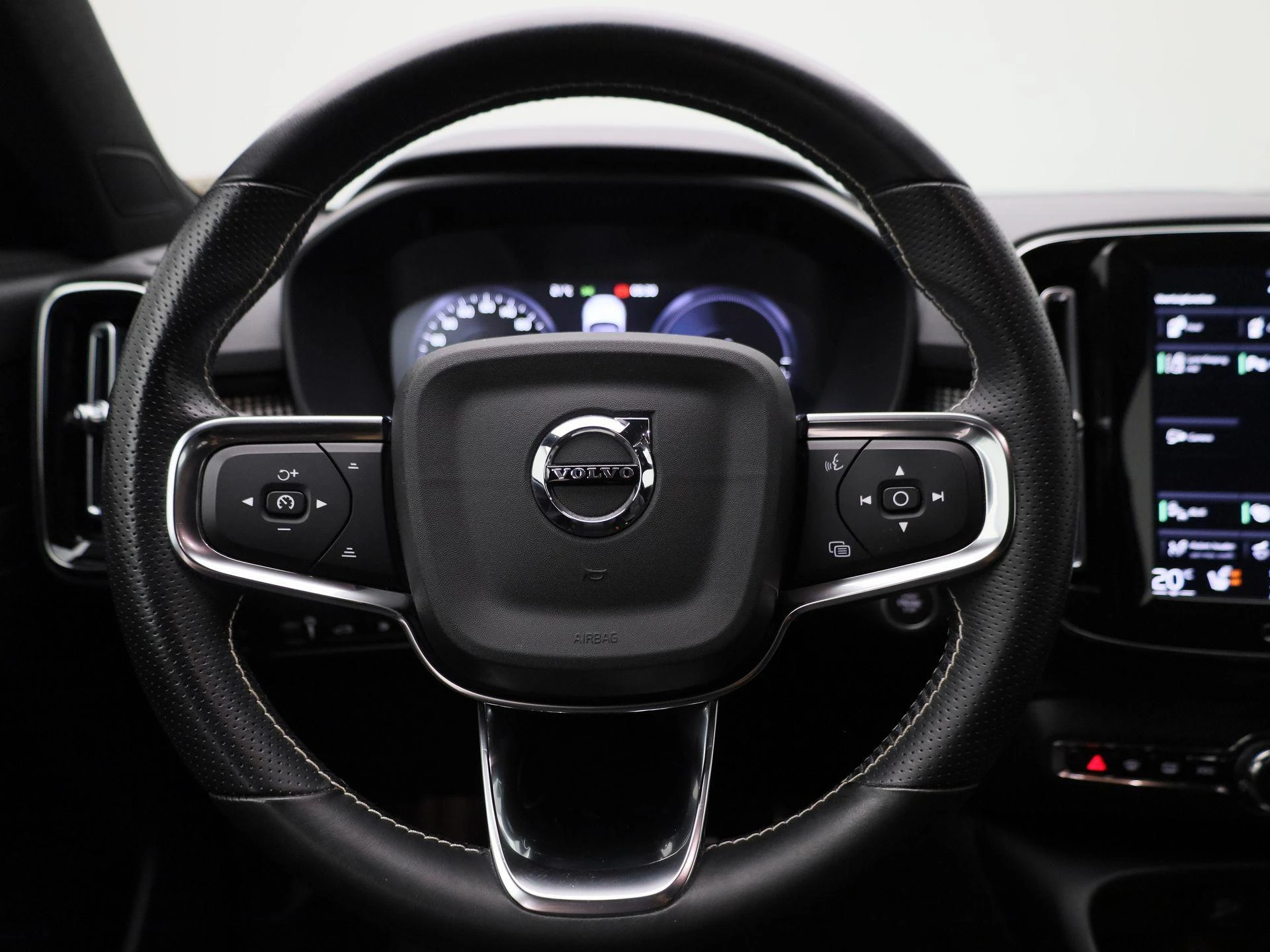Volvo-XC40-image-6
