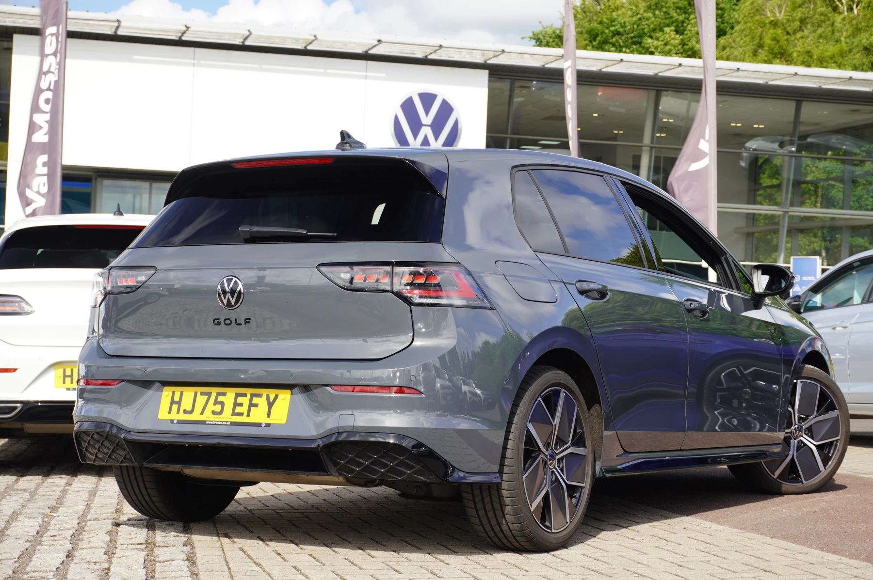 Volkswagen-Golf-image-16