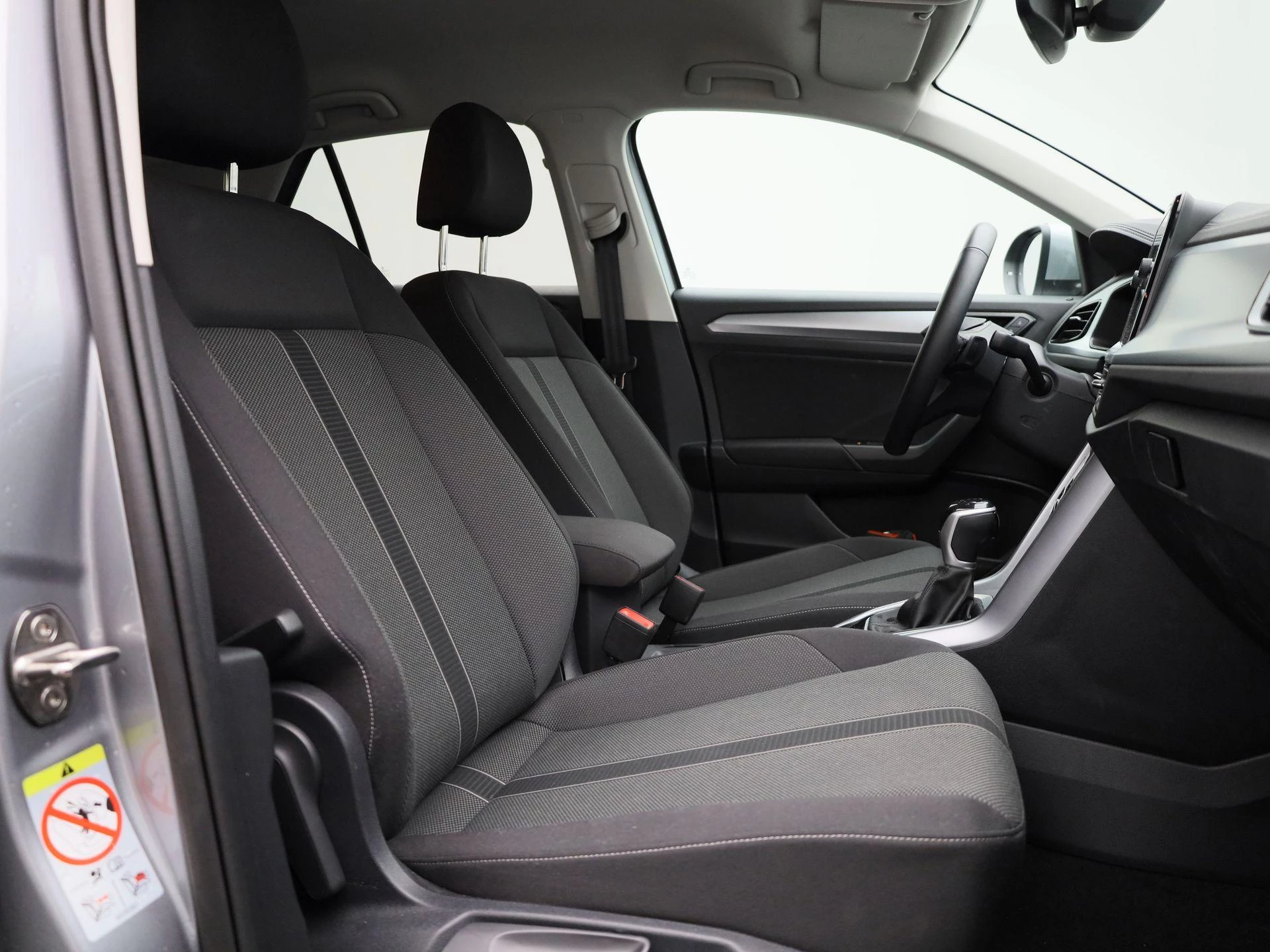Volkswagen-T-Roc-image-31