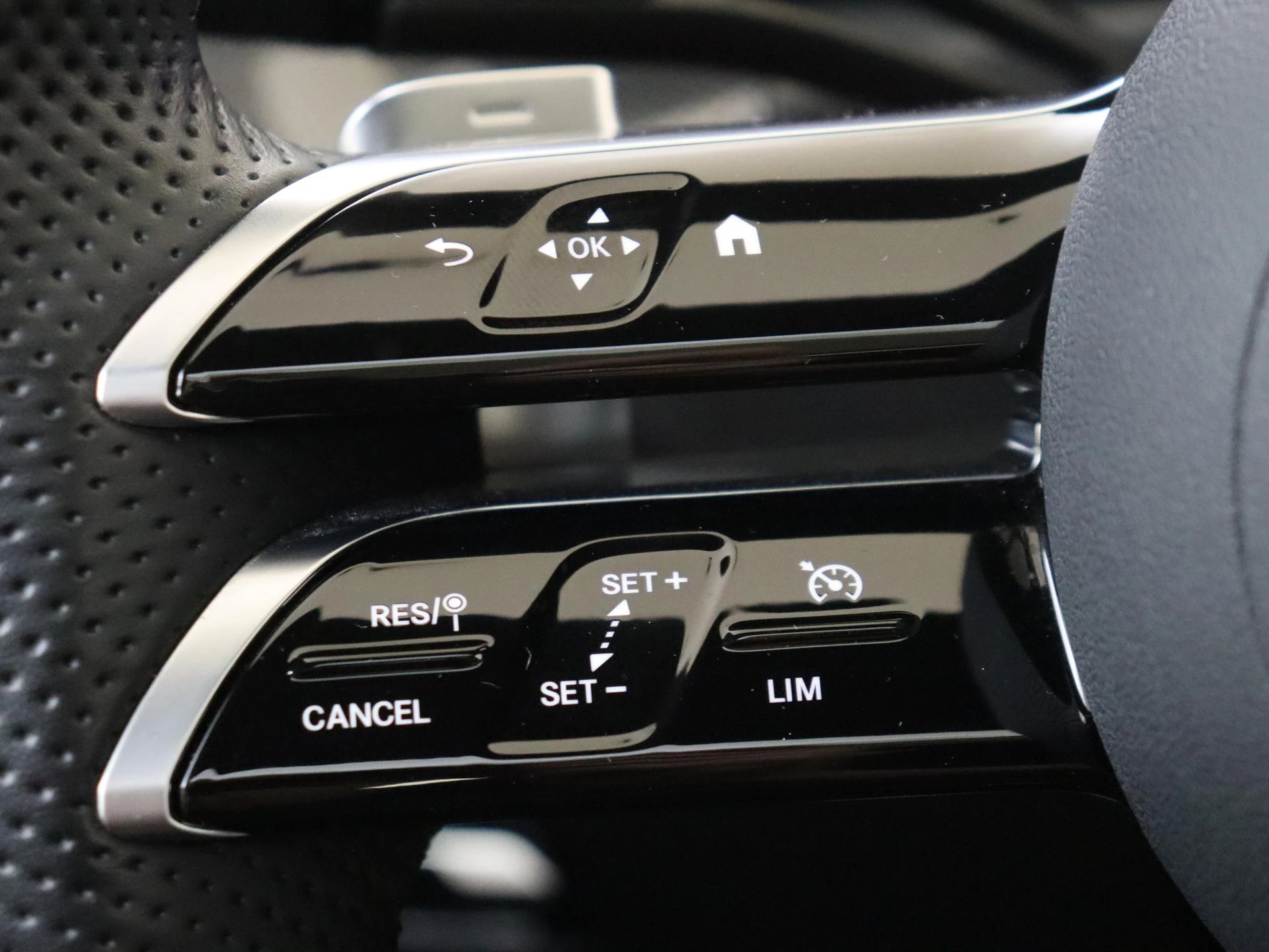 Mercedes-Benz-C-Klasse-image-12