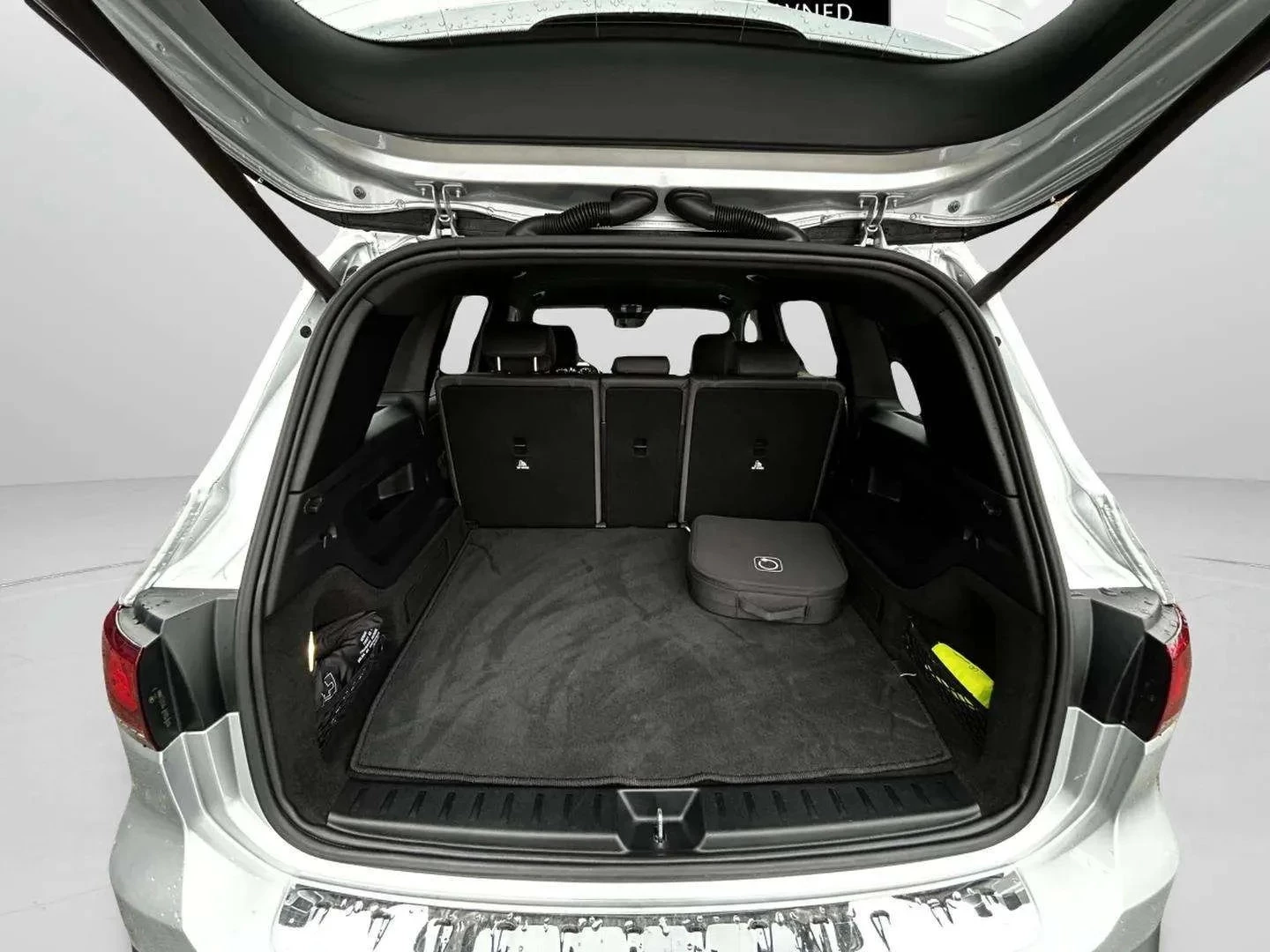 Mercedes-Benz-EQB-image-21