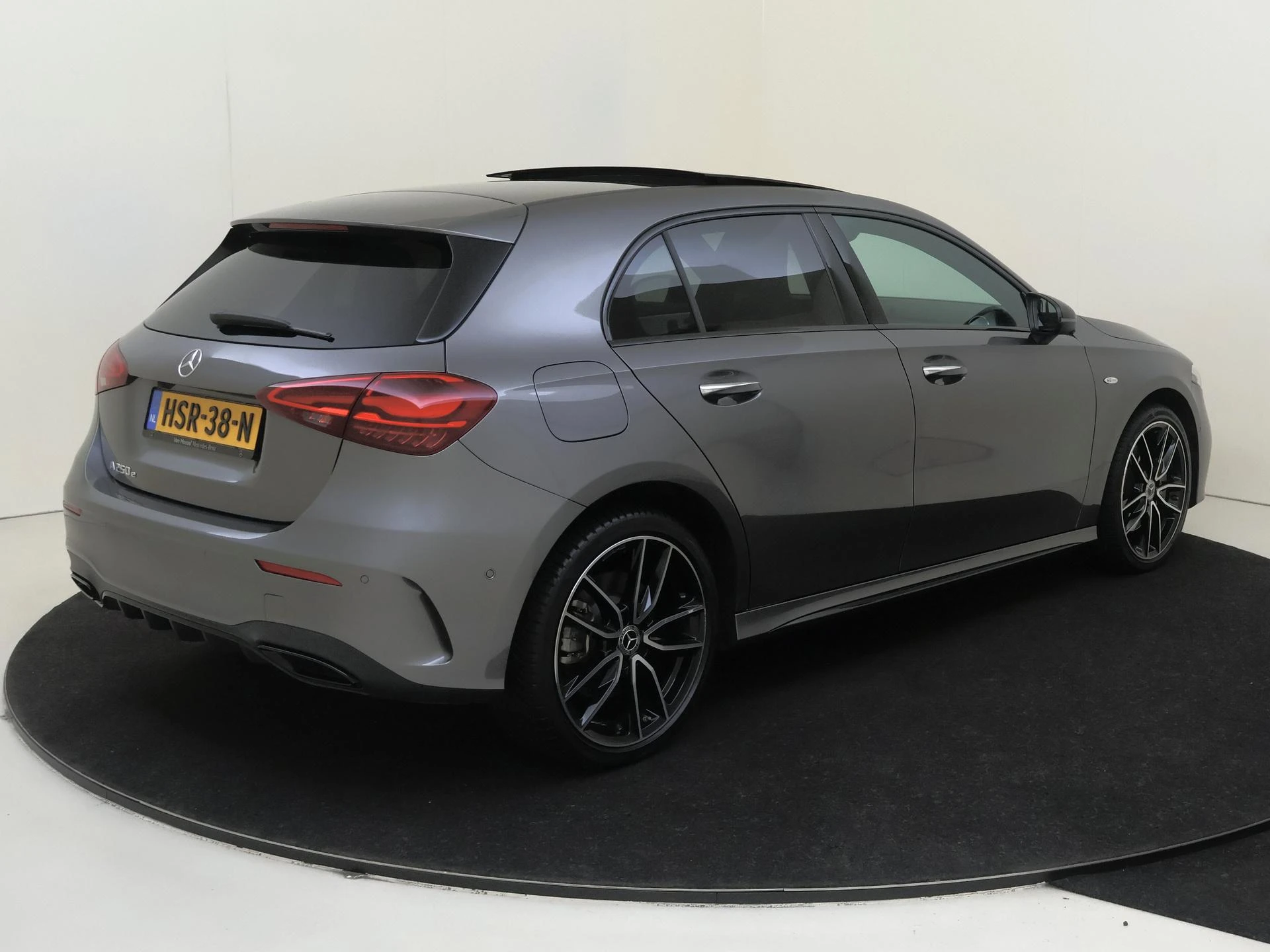 Mercedes-Benz-A-Klasse-image-3