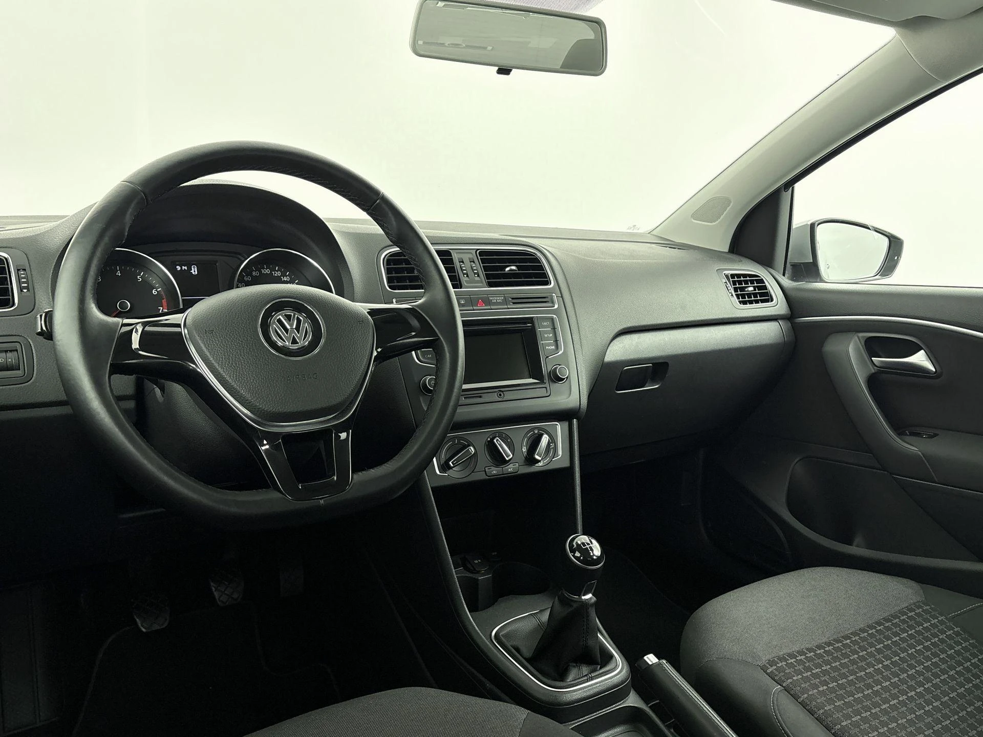Volkswagen-Polo-image-6