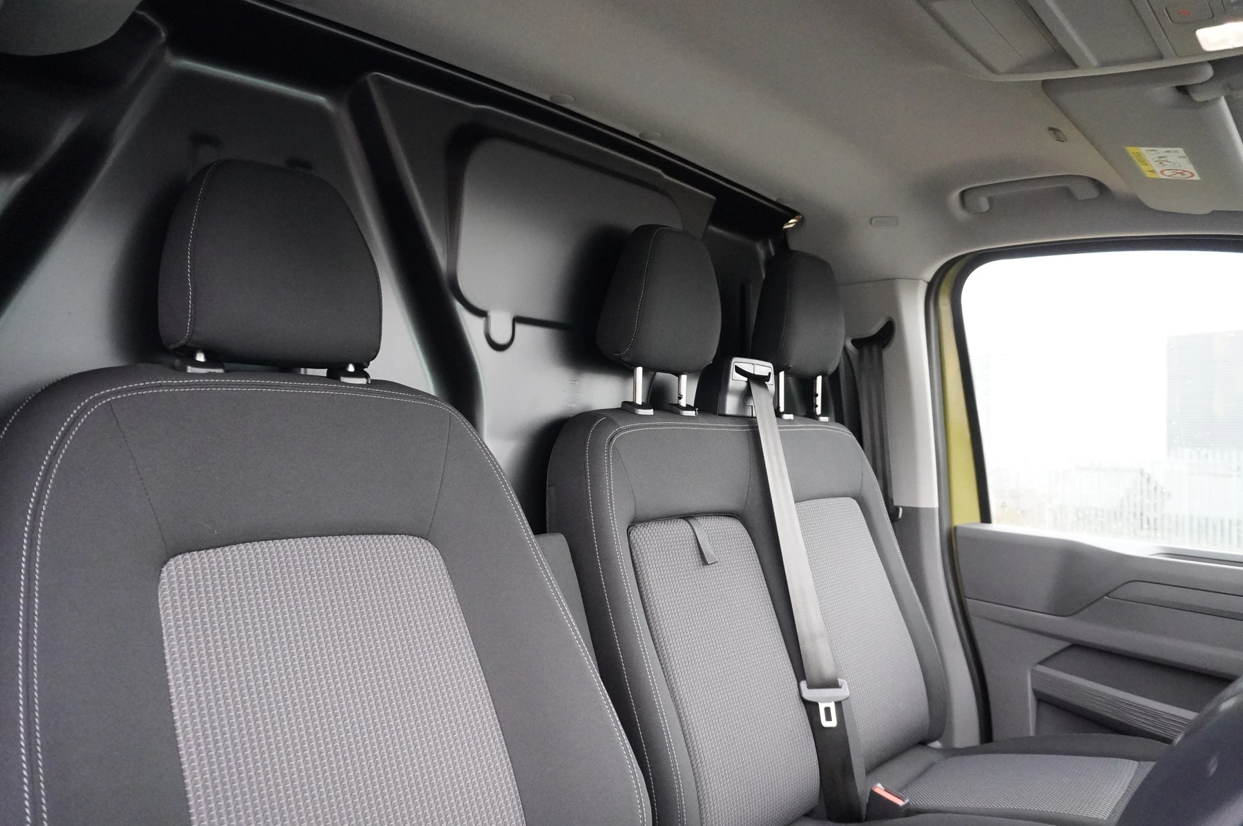 Volkswagen-Transporter-image-40
