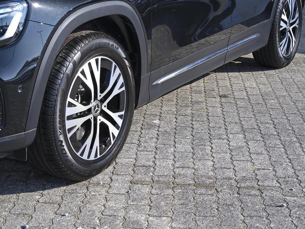 Mercedes-Benz-GLB 200 d-image-6