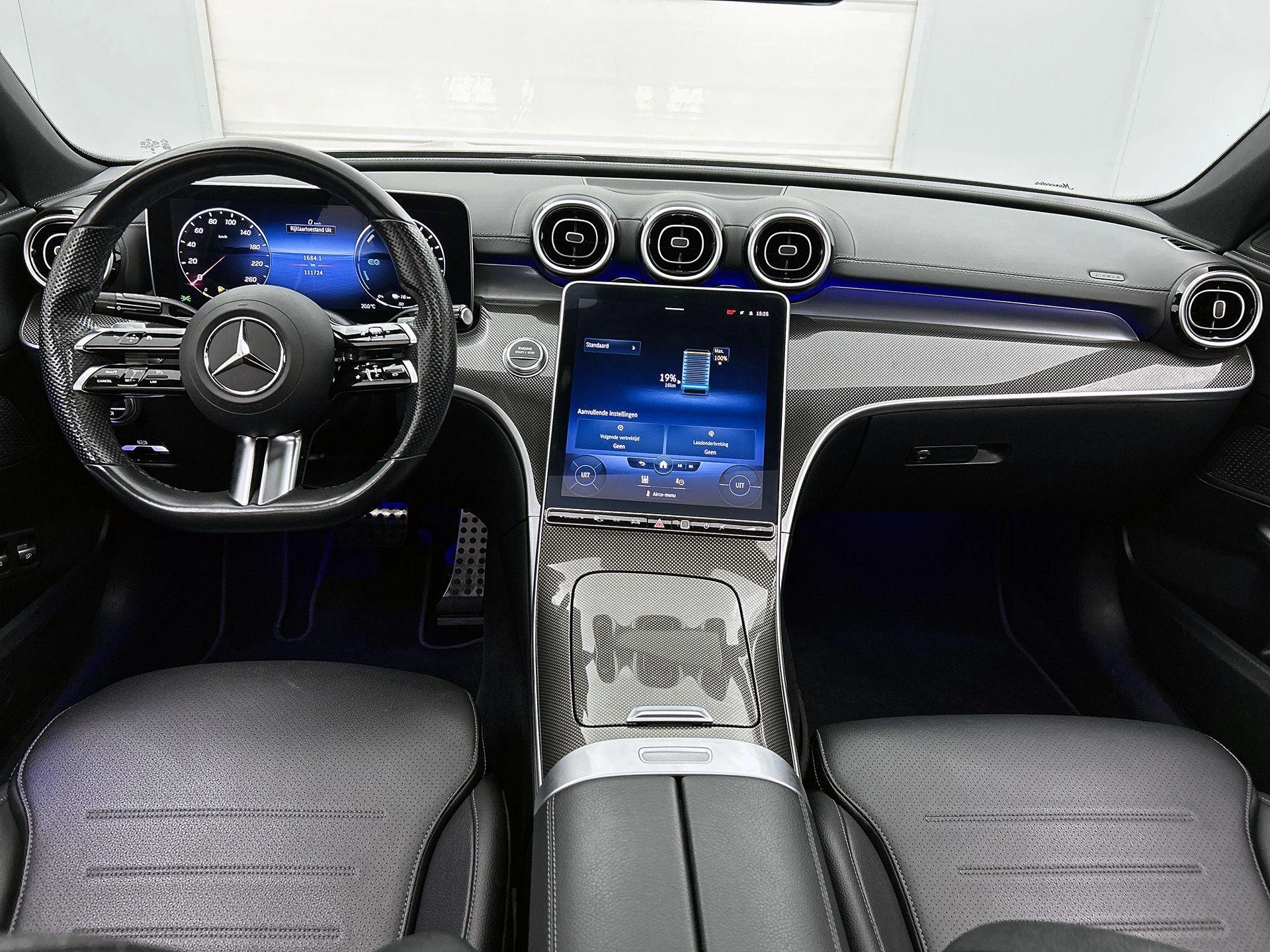 Mercedes-Benz-C-Klasse-image-17