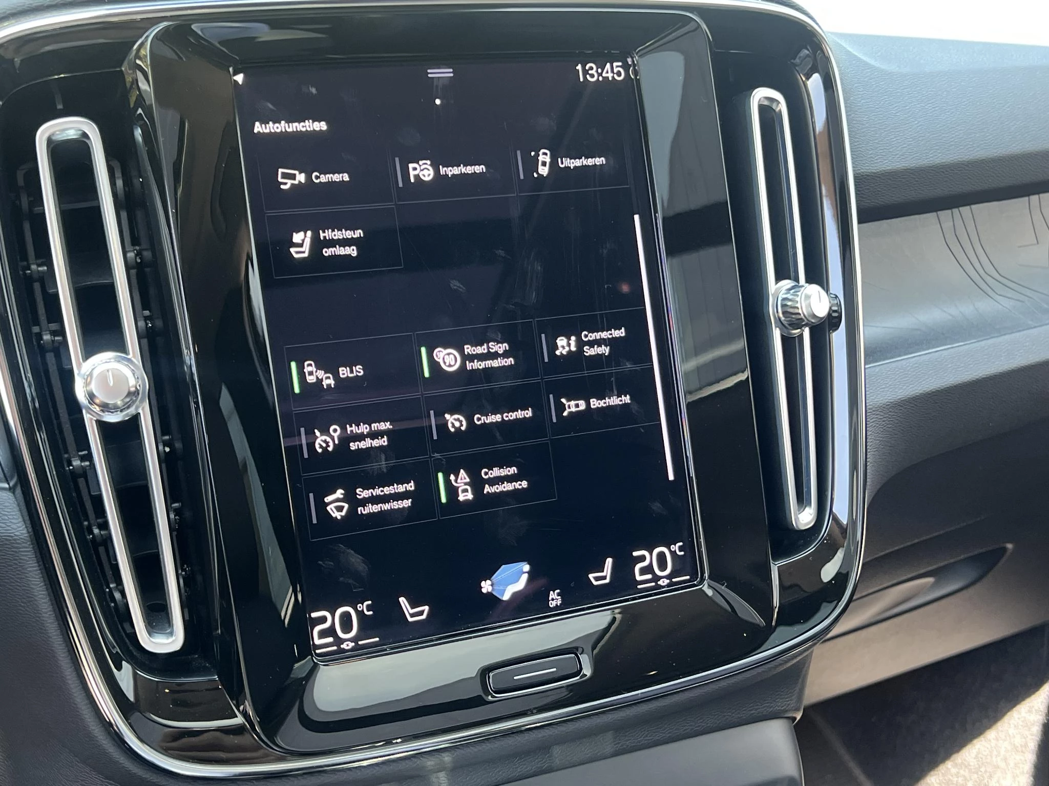 Volvo-XC40-image-22