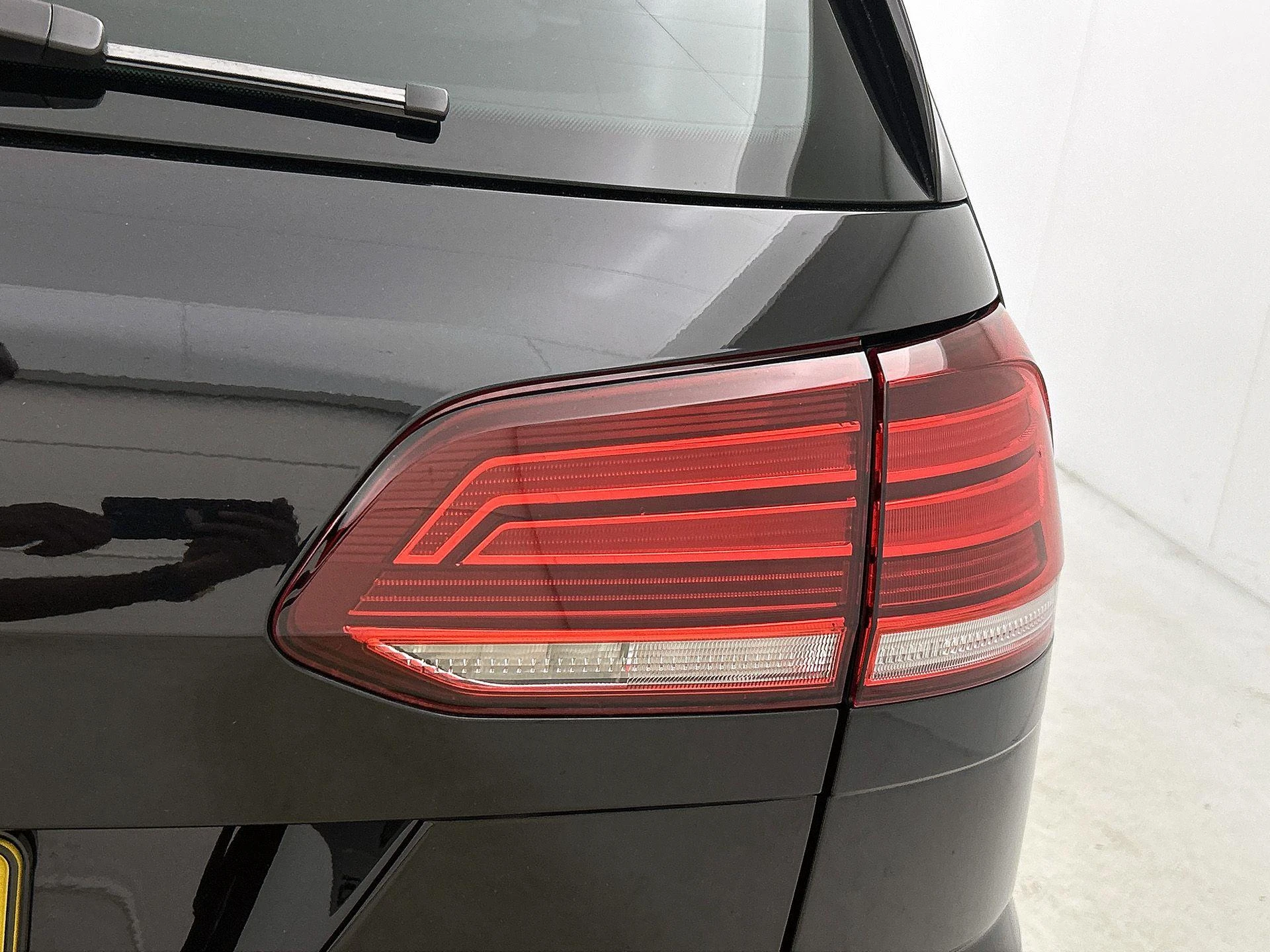 Volkswagen-Golf-image-14