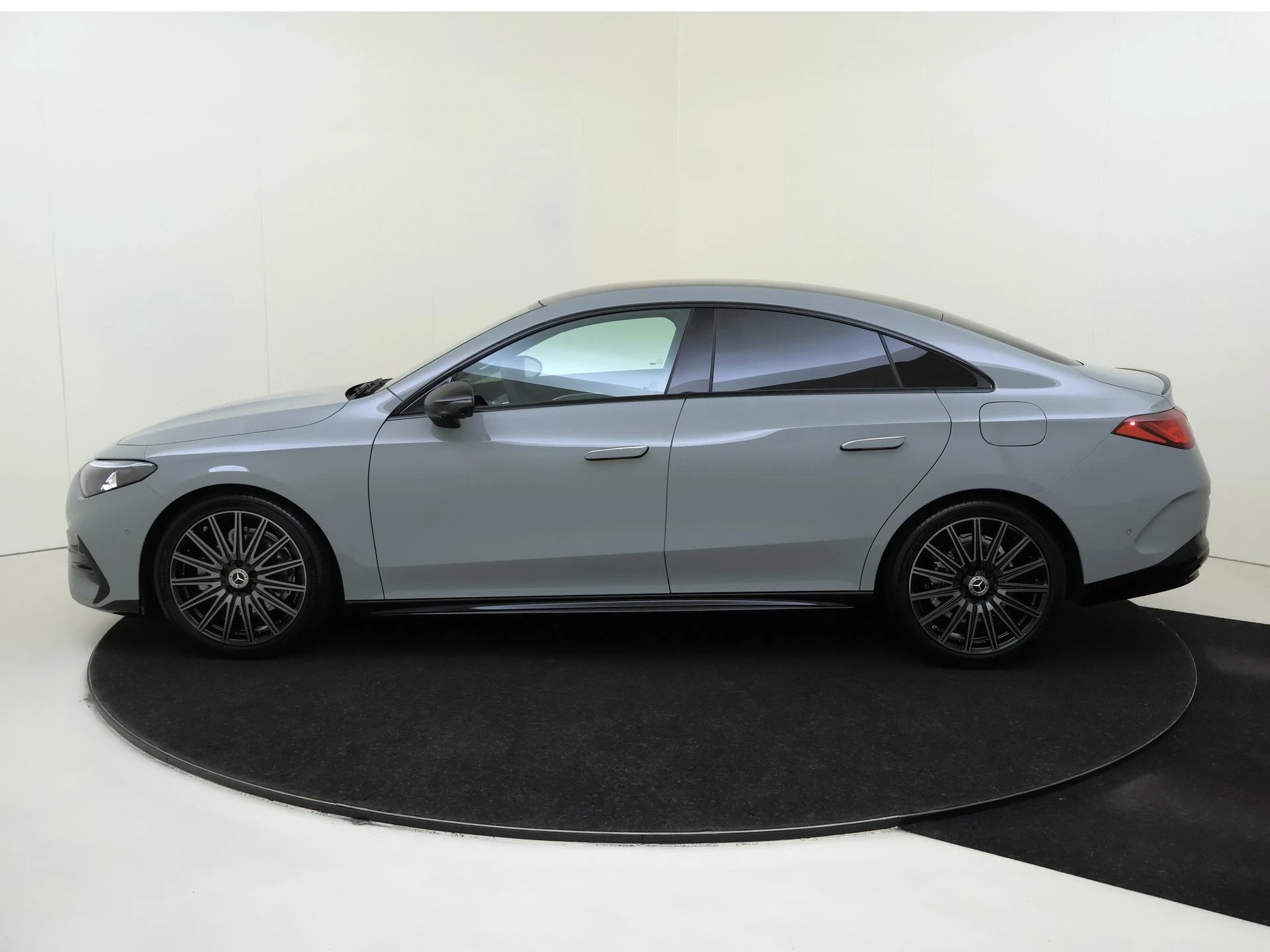 Mercedes-Benz-CLA-image-7