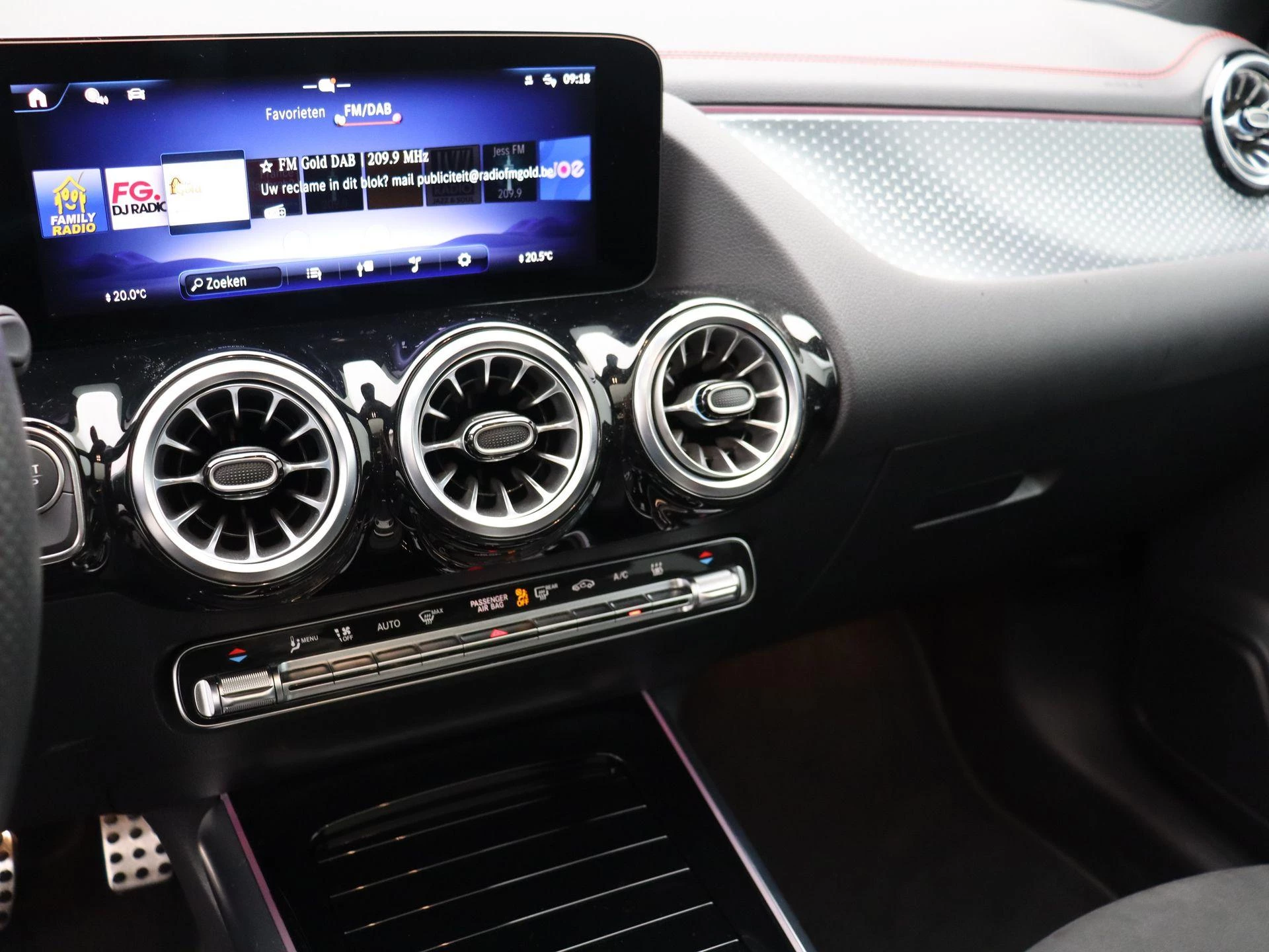 Mercedes-Benz EQA 250+ AMG Line + CARPLAY + PANORAMISCH DAK + NIGHTPAKKET +