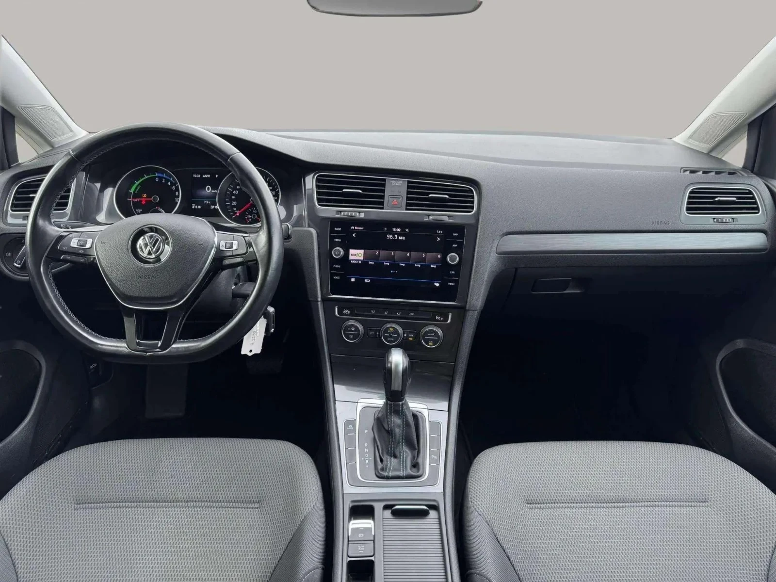 Volkswagen-e-Golf-image-10