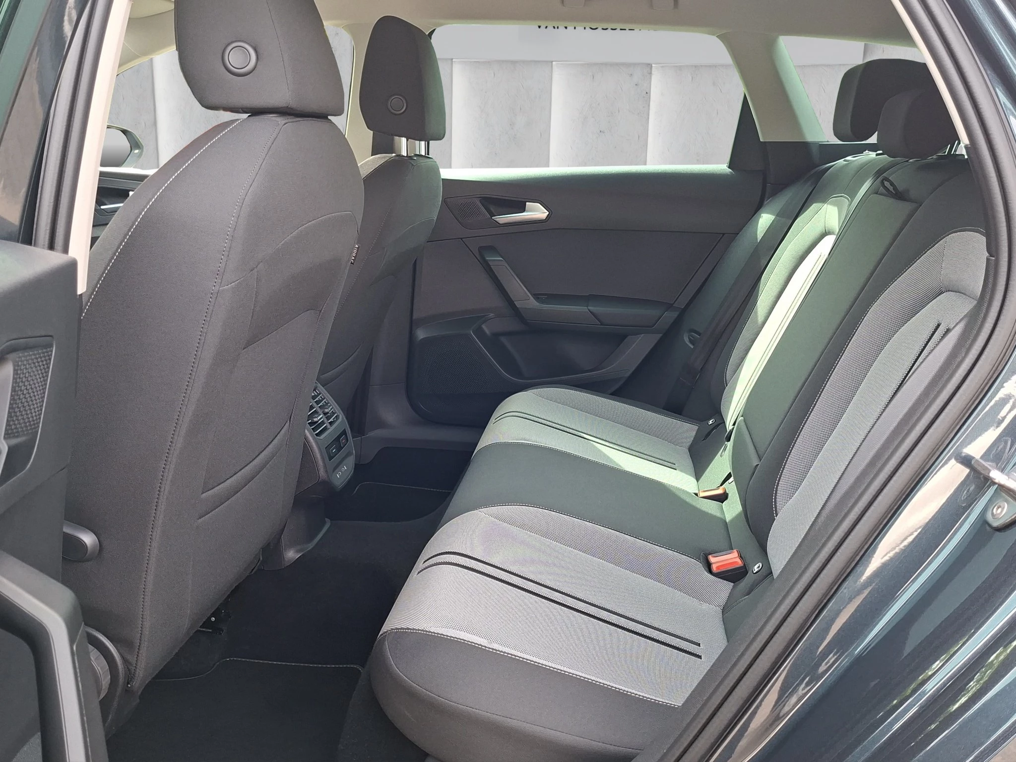 SEAT Leon Style Sportstourer 1.5 eTSI MHEV Aut. | LED | RFK | SHZ | Navi | LMF