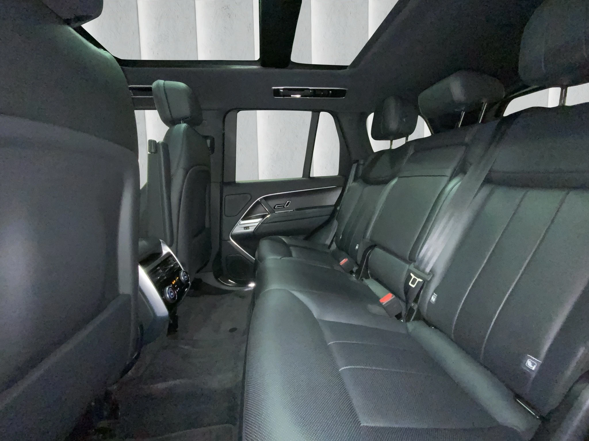 Land Rover-Range Rover-image-6