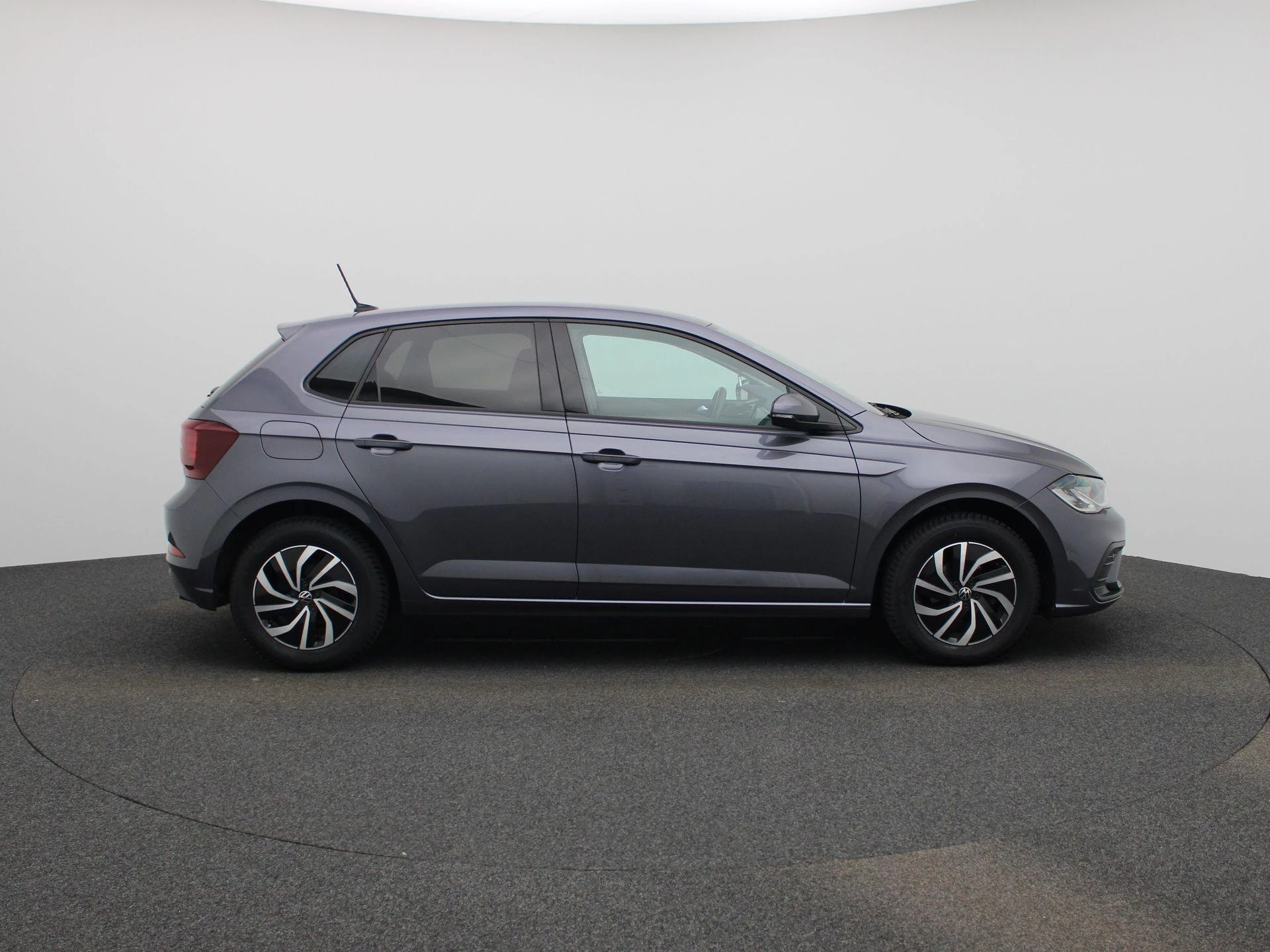 Volkswagen-Polo-image-5