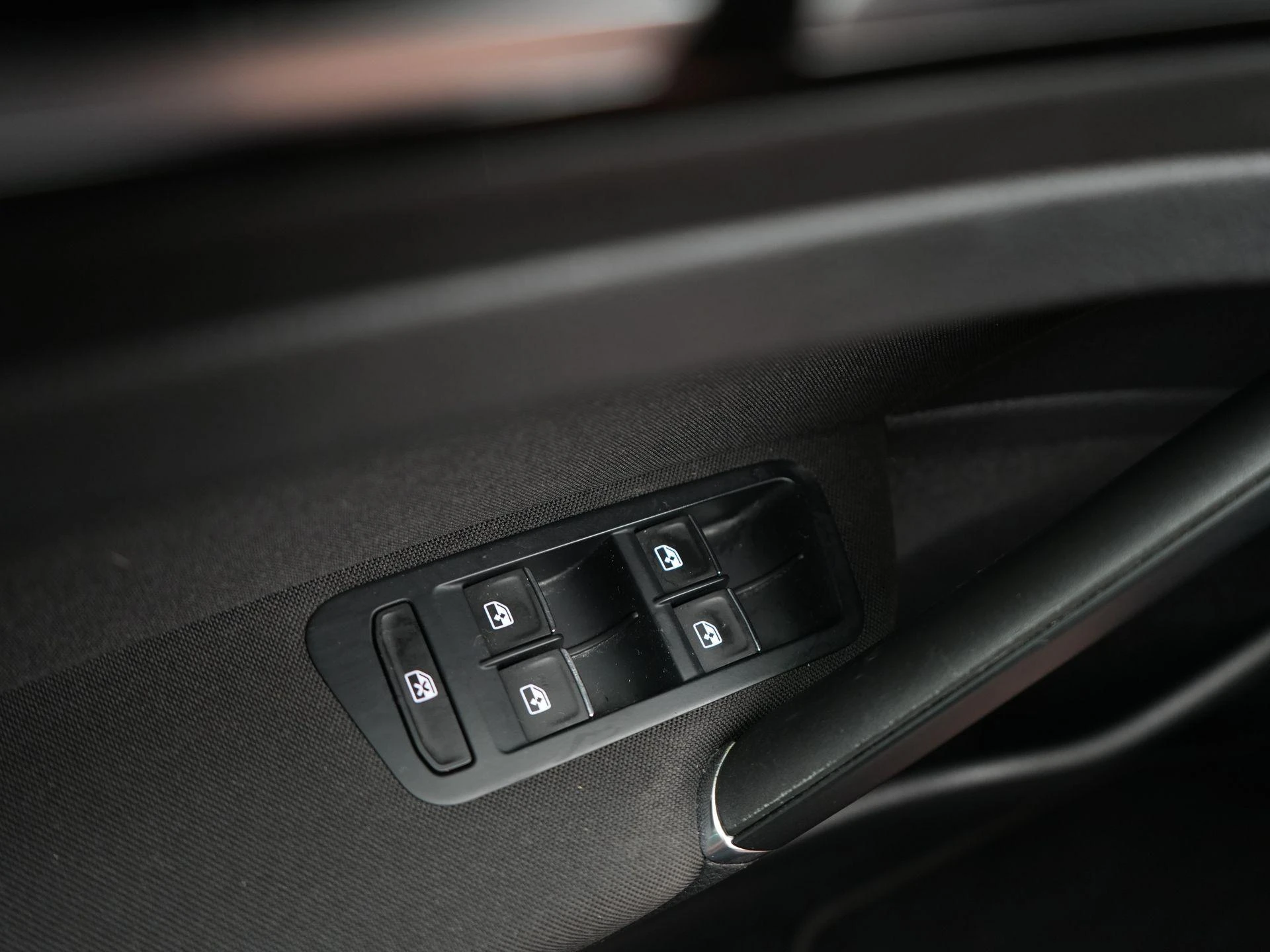Volkswagen-Golf-image-31
