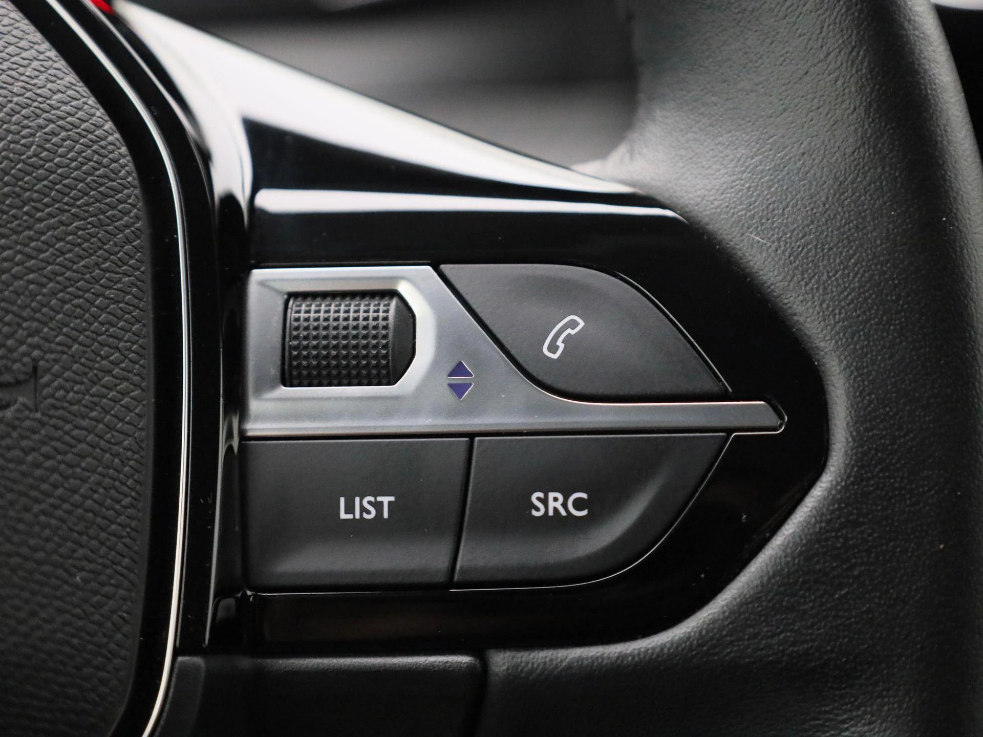 Peugeot-208-image-21