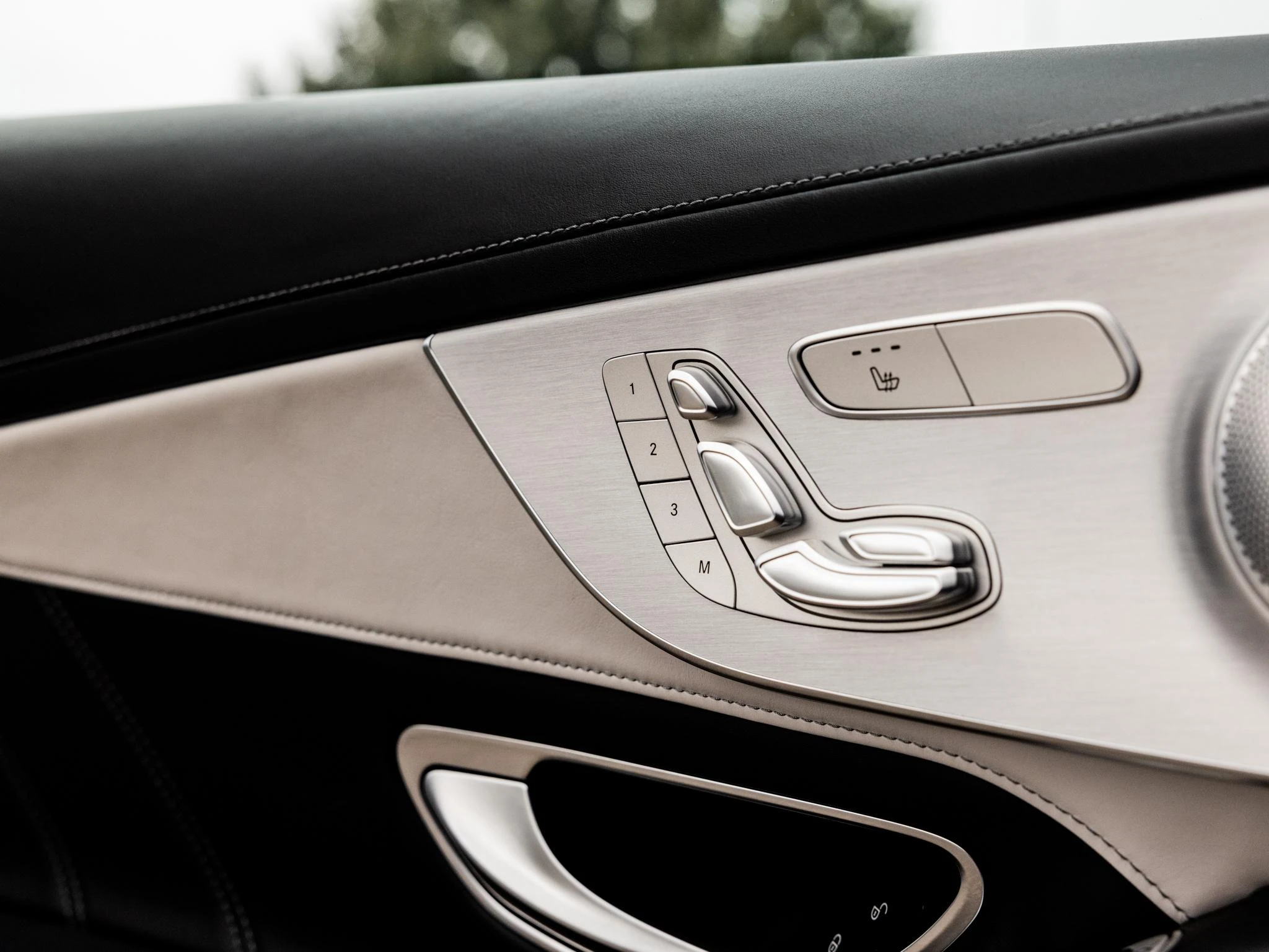 Mercedes-Benz-C-Klasse-image-28