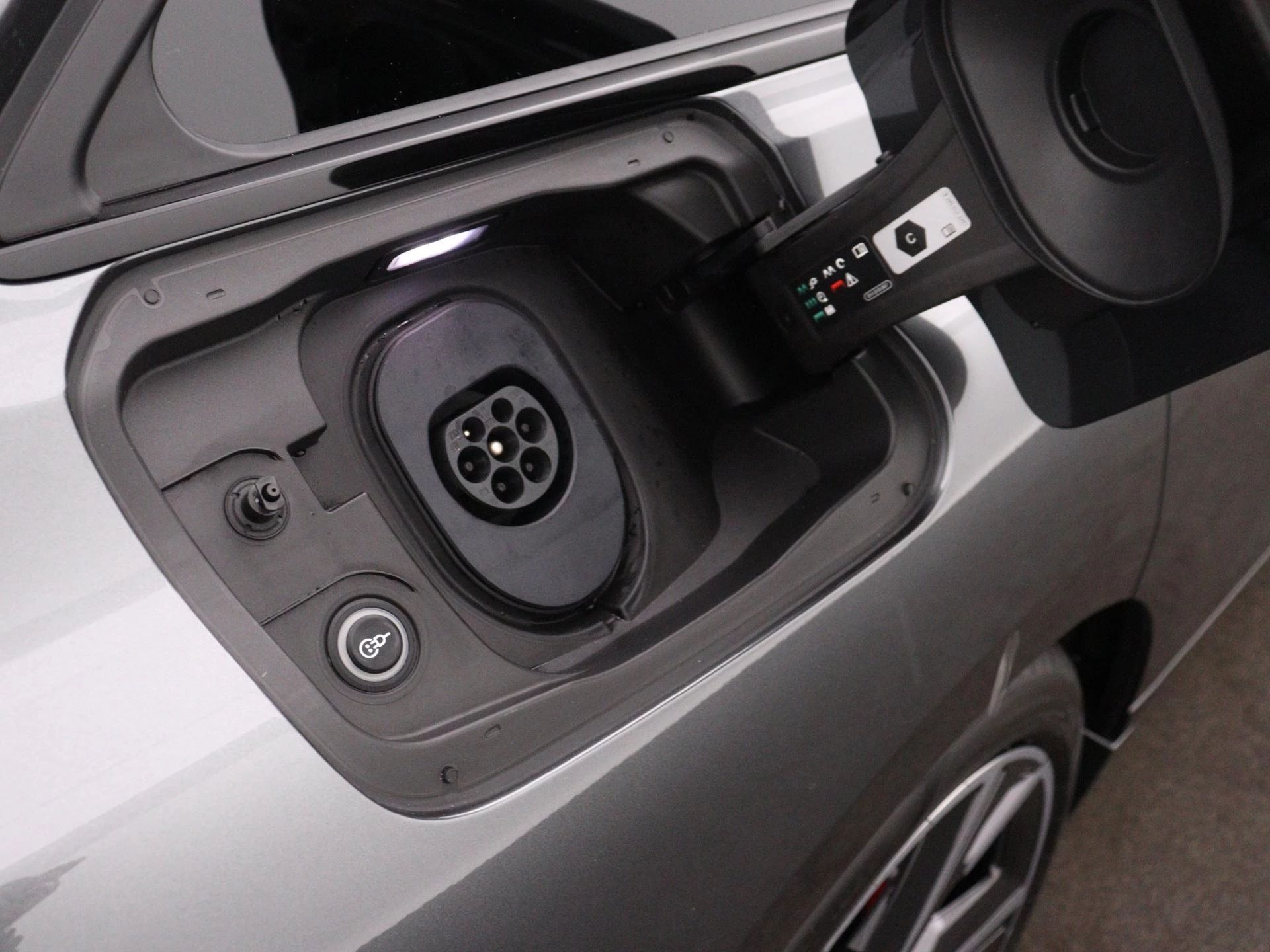 Audi-A6 Avant e-tron-image-25