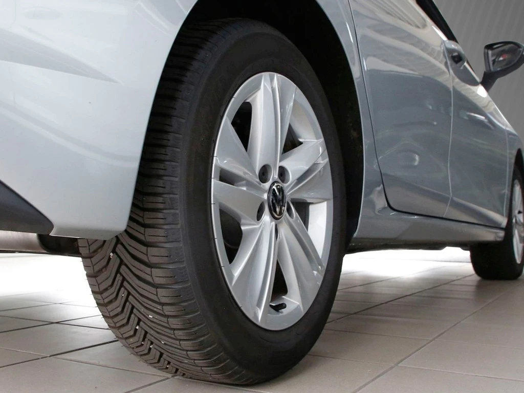 Volkswagen-Golf-image-4