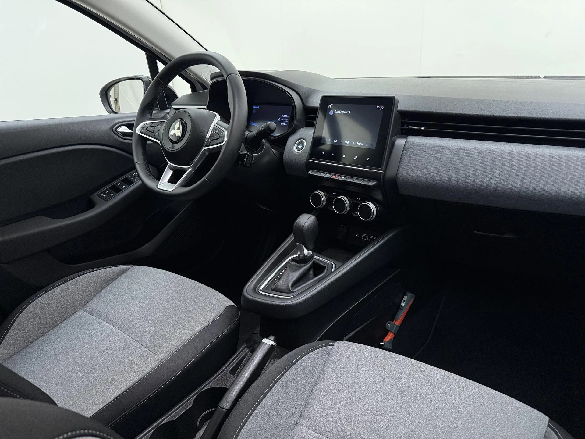 Mitsubishi-Colt-image-11